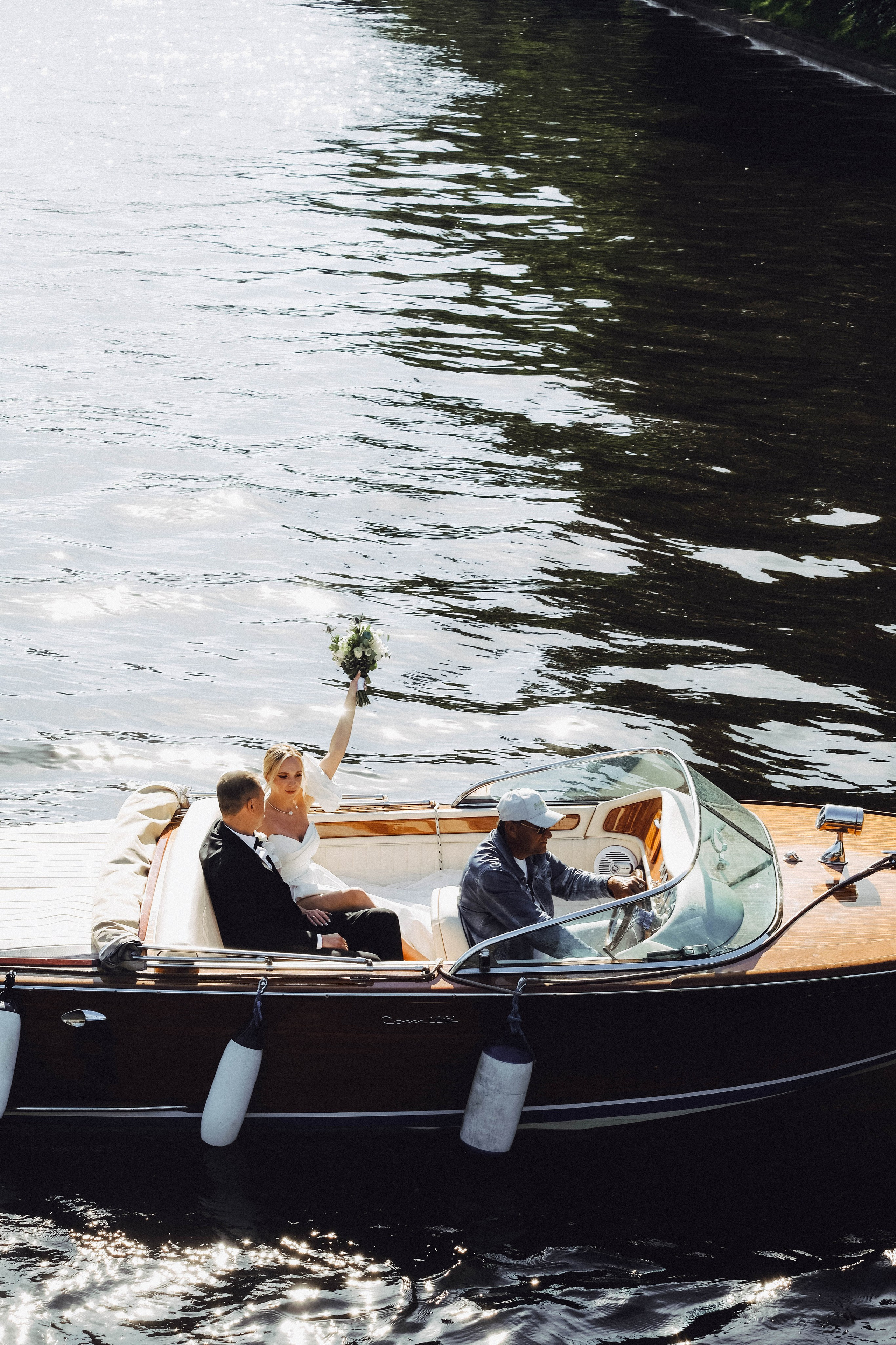 СВАДЕБГНАЯ ПРОГУЛКА ПО КАНАЛ САНКТ-ПЕТЕРБУРГА НА КАТЕРЕ. Профессиональный фотограф, Санкт-Петербург — Виктория Богомолова