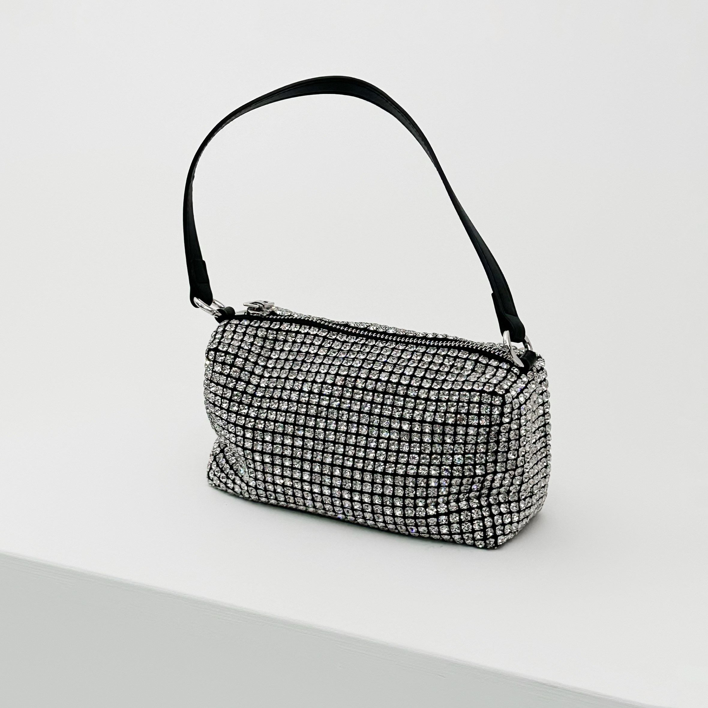 Сумка 300 руб/час  | Залоговая стоимость - 3000 руб 