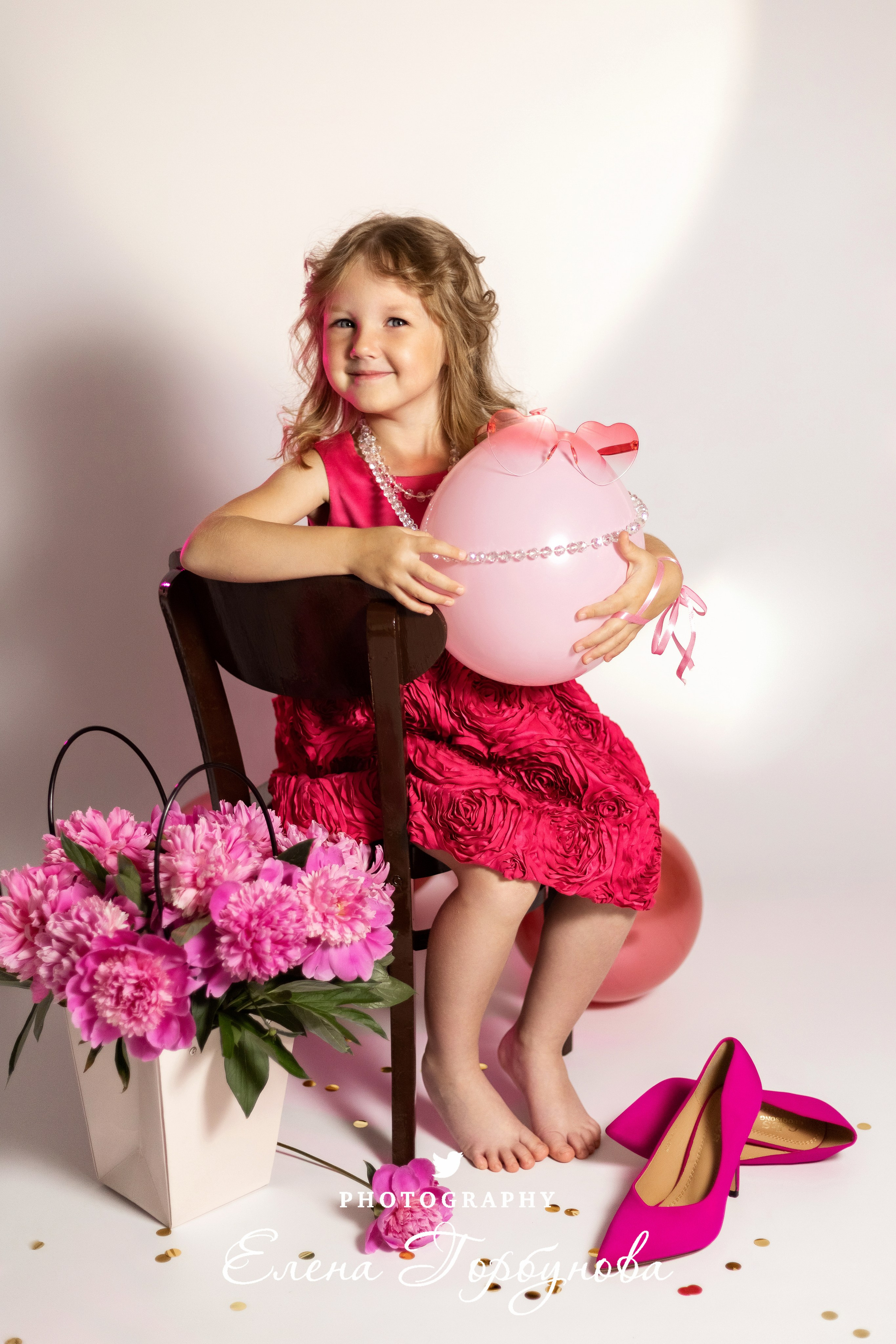 «Модница в розовом» В моей студии. Вероника и Александра. 2024. Фотограф Пермь. Свадьбы. Семья и дети, школа, д. сад. Фотокниги