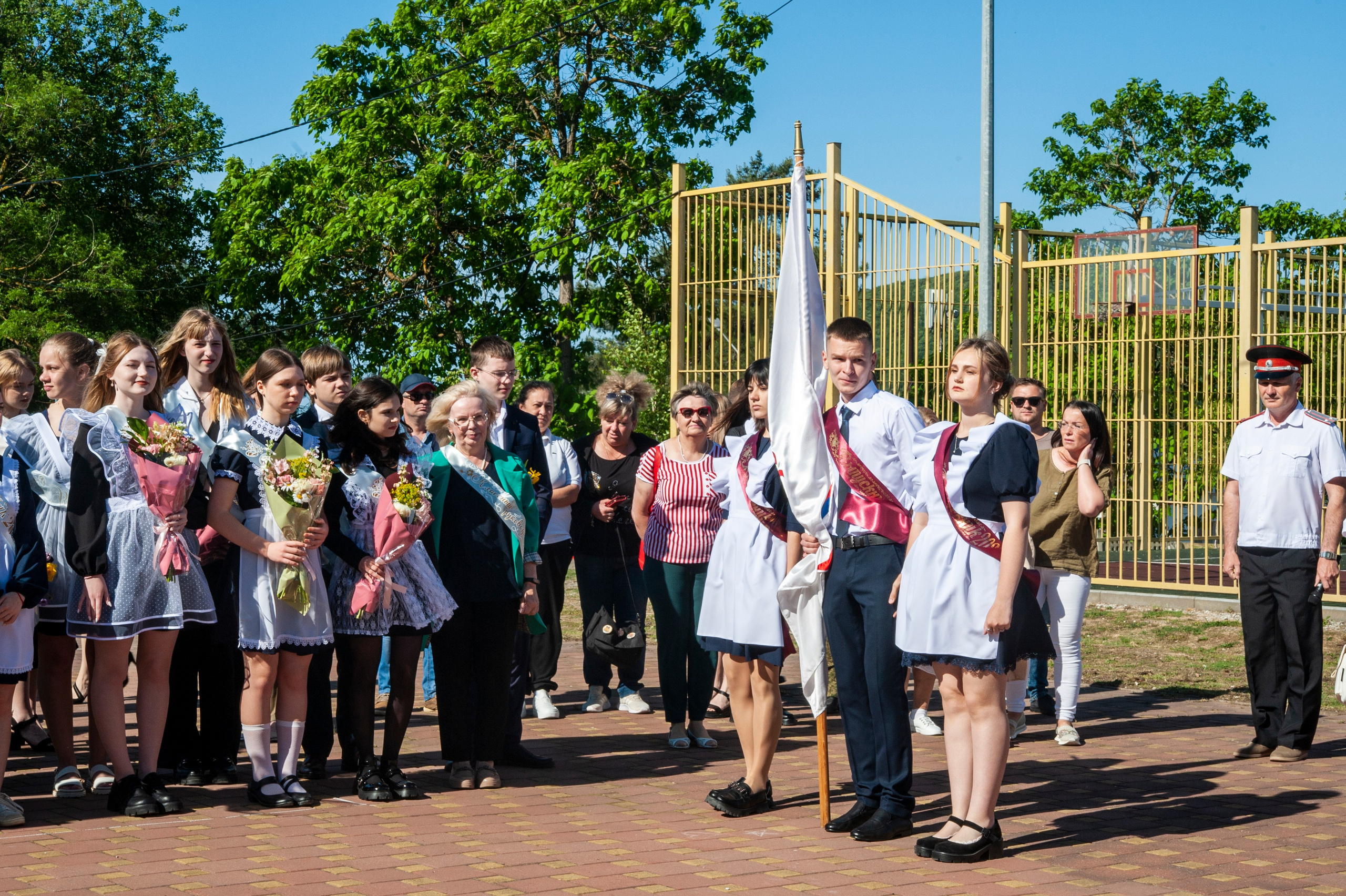 Последний Звонок МАОУ СОШ № 17 им. Эдуарда Есаяна — Архипо-Осиповка. Свадебный и семейный фотограф Денис Лукьянов в Краснодаре, Краснодарском крае и Республике Крым