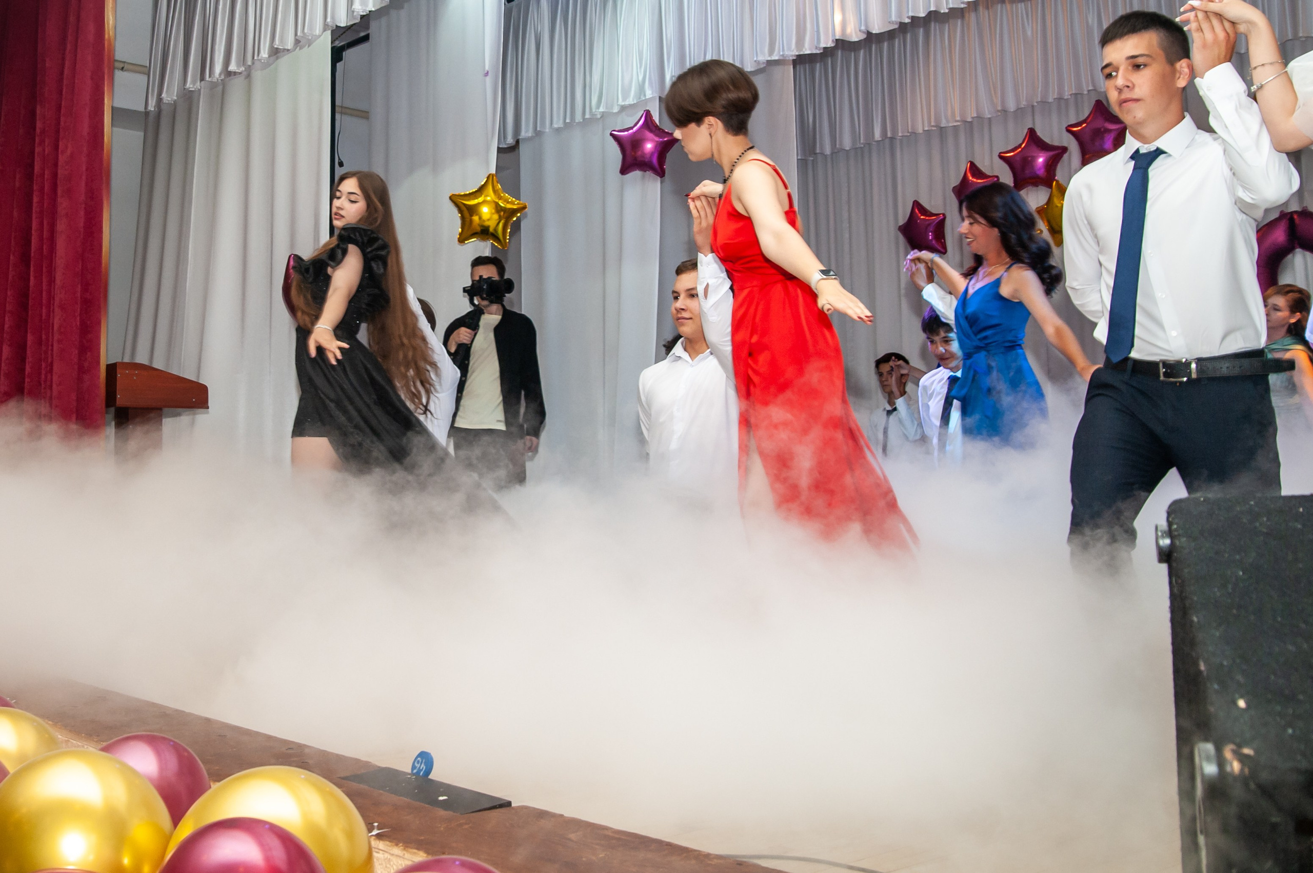 Выпускной МАОУ СОШ № 17 им. Эдуарда Есаяна. Свадебный и семейный фотограф Денис Лукьянов в Краснодаре, Краснодарском крае и Республике Крым