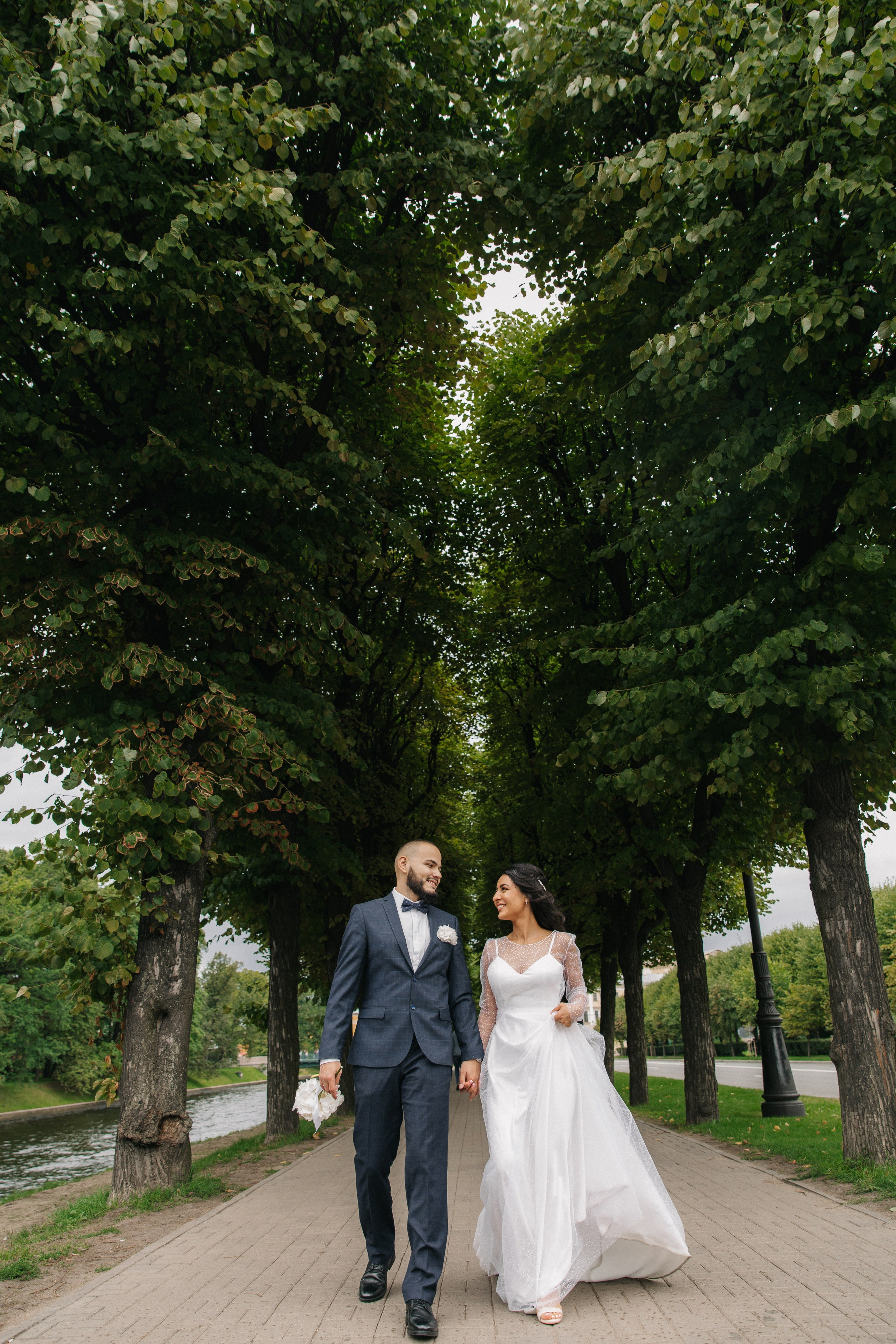 ВЫБОРГСКИЙ ЗАГС | июль, центр. Свадебный фотограф в Санкт-Петербурге Полина Корзухина