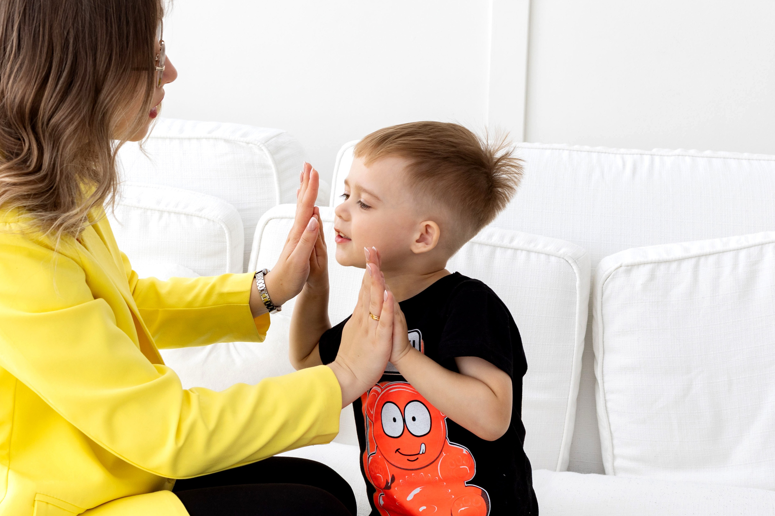 Семейная фотосессия в студии (Михаил, Крестина и Макар). Женский фотограф в Орске Новотроицке Динара Долганова