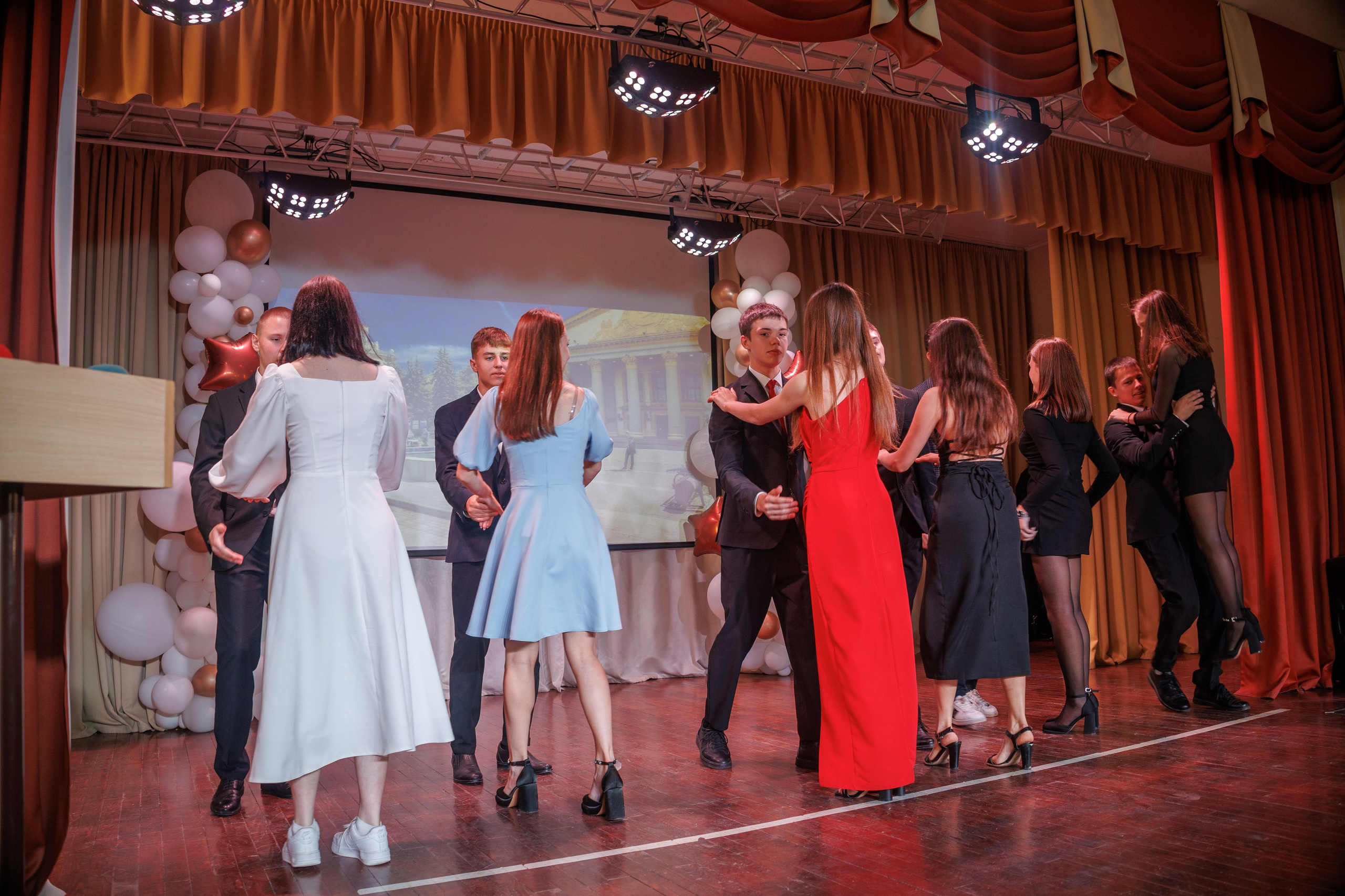 Вручение аттестатов. Свадебный и семейный фотограф в Новосибирске Ирина Дорошкова