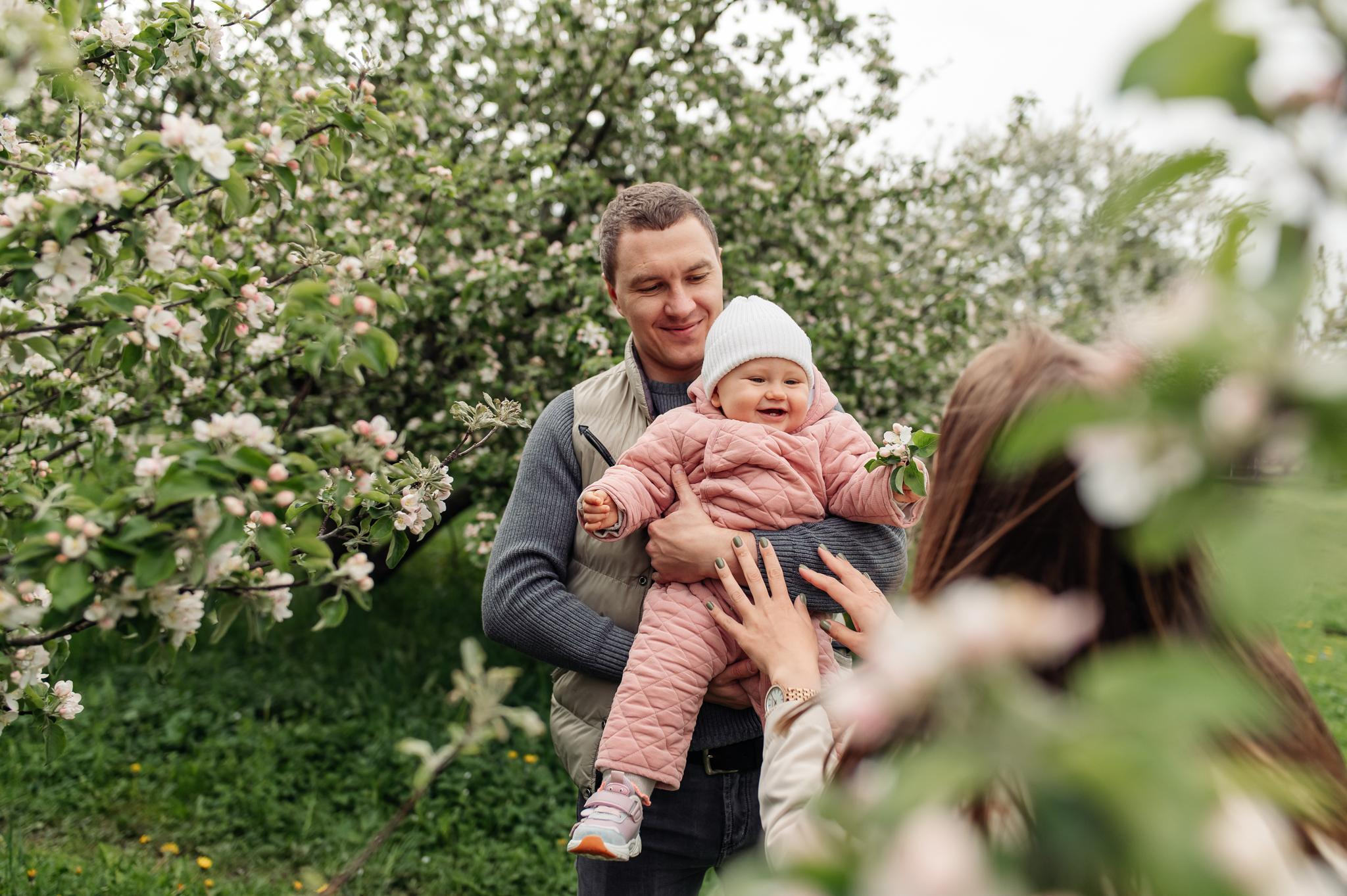 Фотопрогулка в цветущем саду. Семейный фотограф. Lifestyle. Москва. Анастасия Михайлова