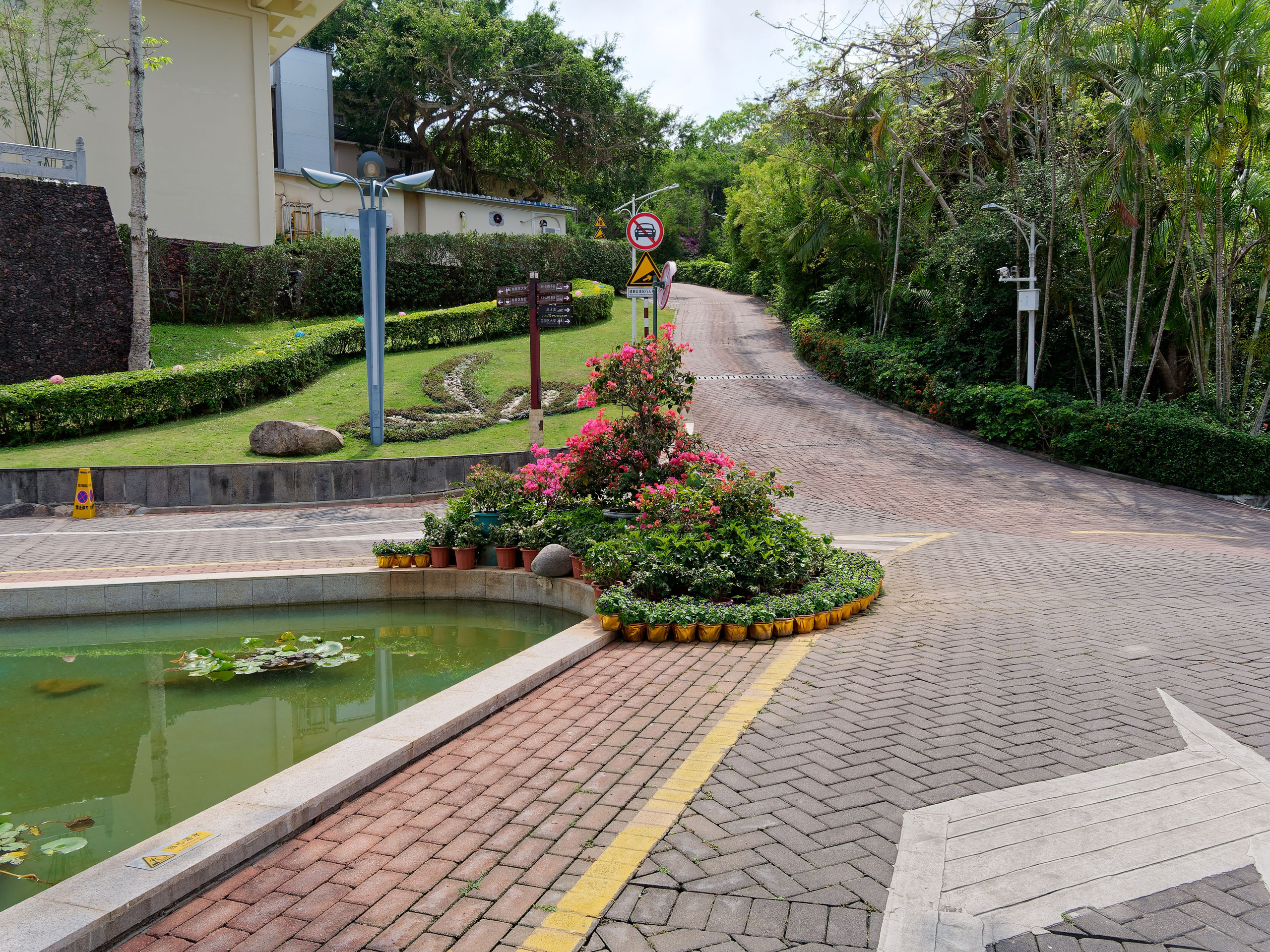 Хайнань 2026, улицы Ялунвань и Саньи. Фотопрогулки по Миру