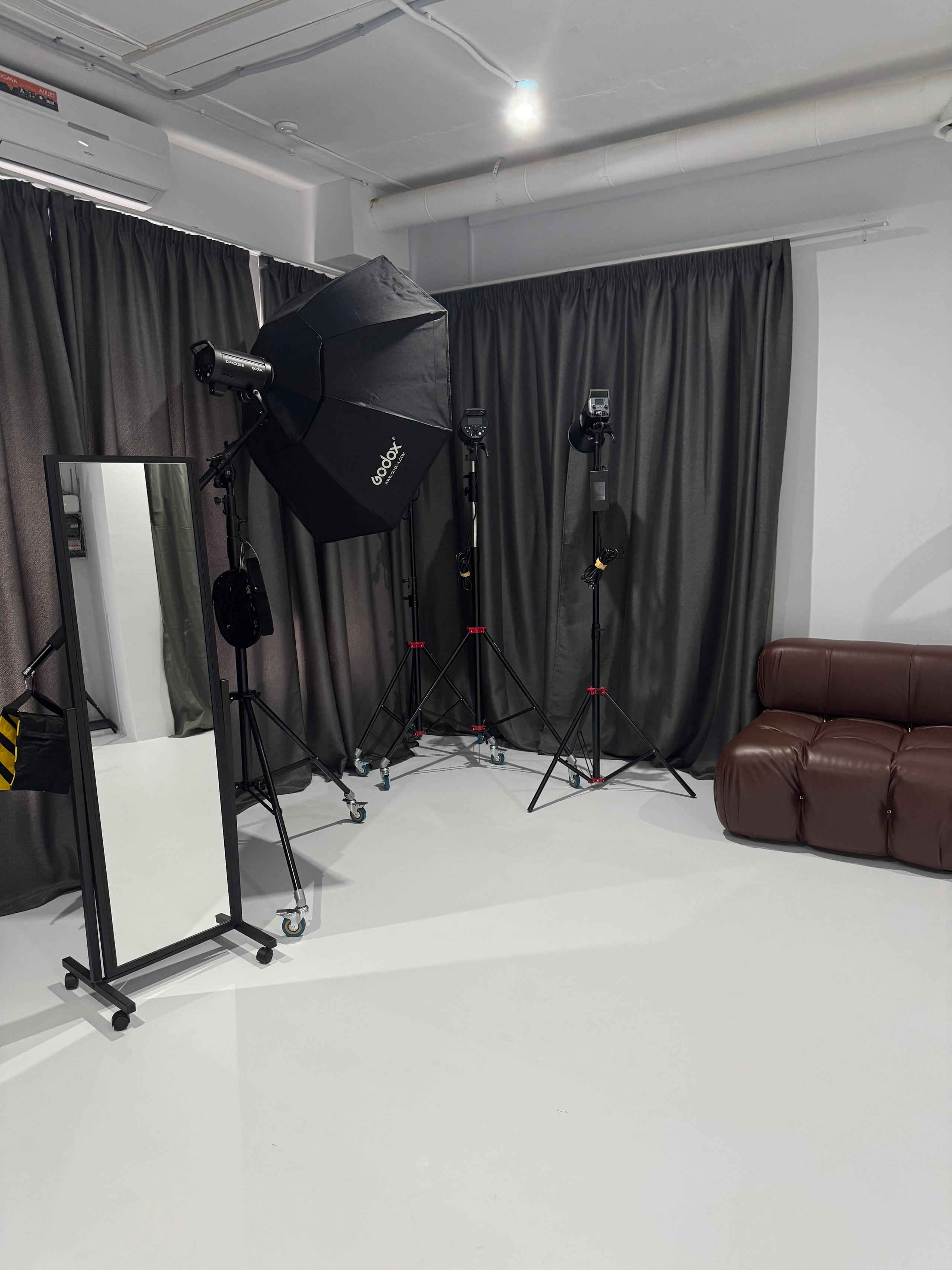 Аренда фотостудии в Уфе| Зал № 1 с естественным светом | LINZA PHOTO. Аренда фотостудии в Уфе | LINZA Photo — 2 зала с оборудованием