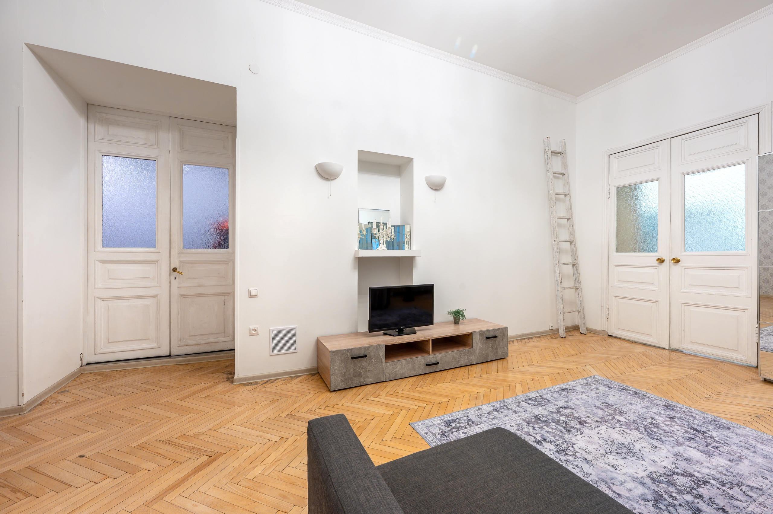 Квартира под аренду Невский 45. Интерьерный фотограф. Фото- видеосъемка недвижимости Санкт-Петербург