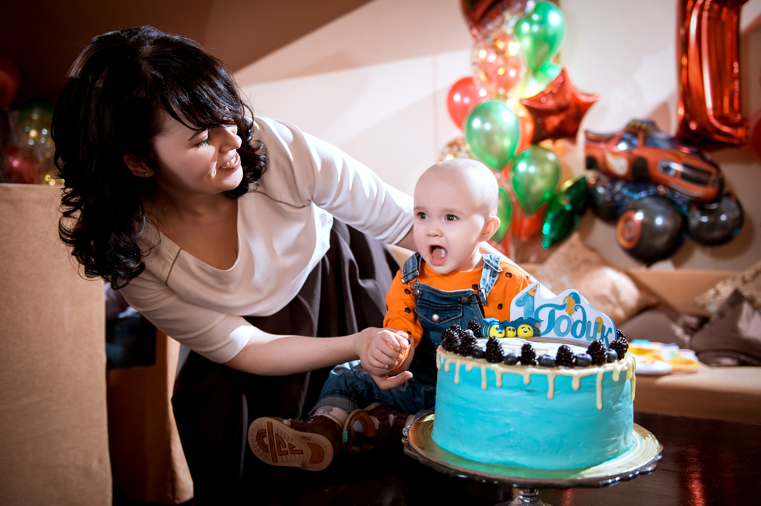 Фотосъемка празднования дня рождения в Пироговском дворике в Мытищах. Свадебный и семейный фотограф Виктория Носачёва. Щелково, Москва и МО