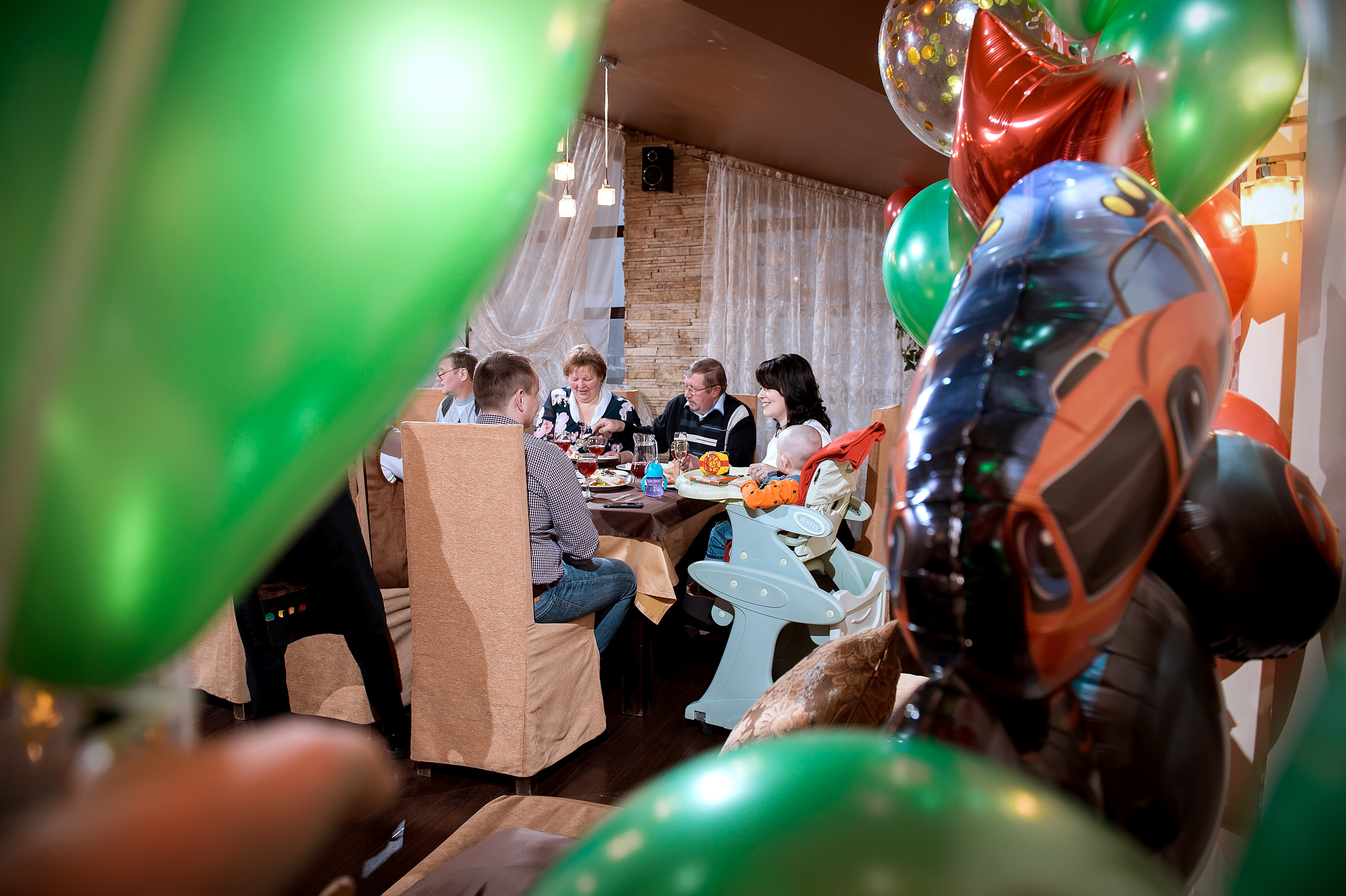 Фотосъемка празднования дня рождения в Пироговском дворике в Мытищах. Свадебный и семейный фотограф Виктория Носачёва. Щелково, Москва и МО