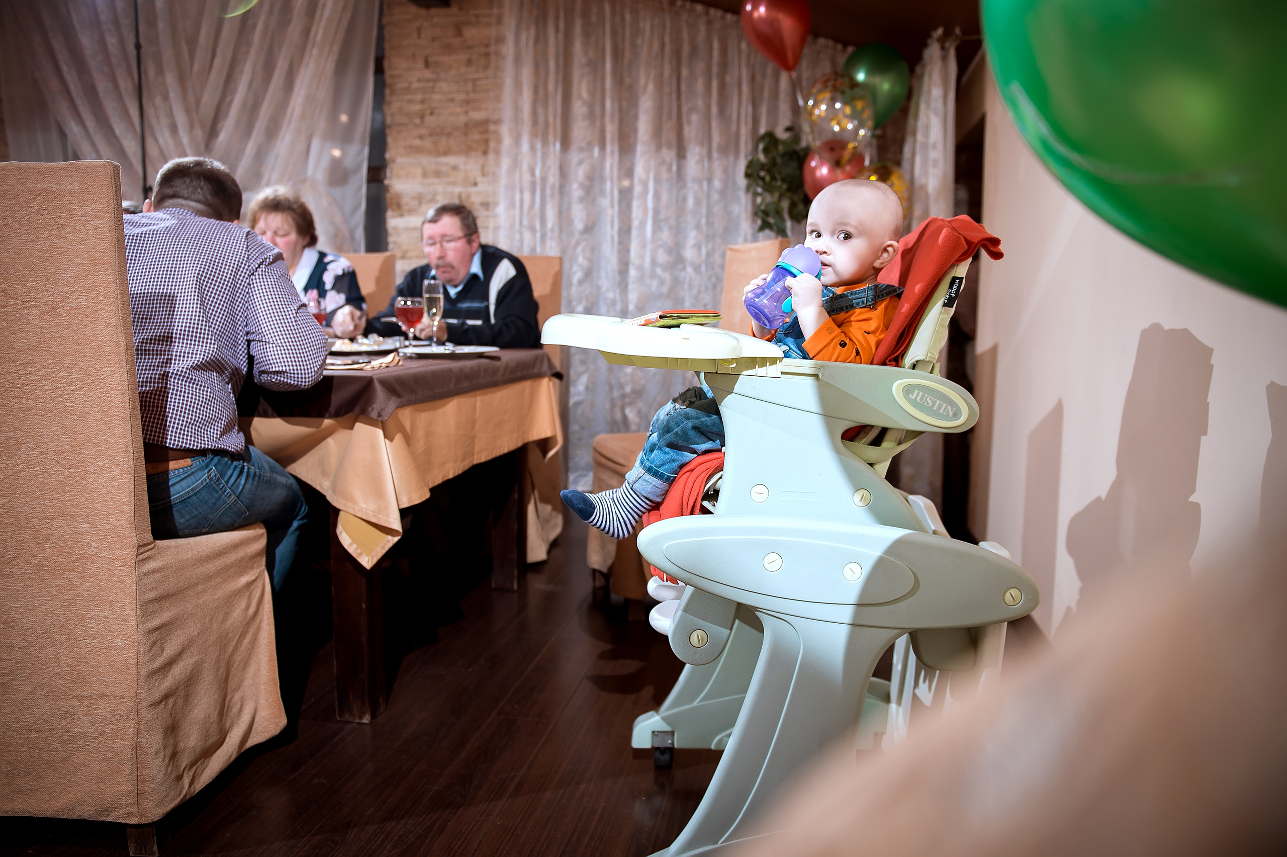 Фотосъемка празднования дня рождения в Пироговском дворике в Мытищах. Свадебный и семейный фотограф Виктория Носачёва. Щелково, Москва и МО