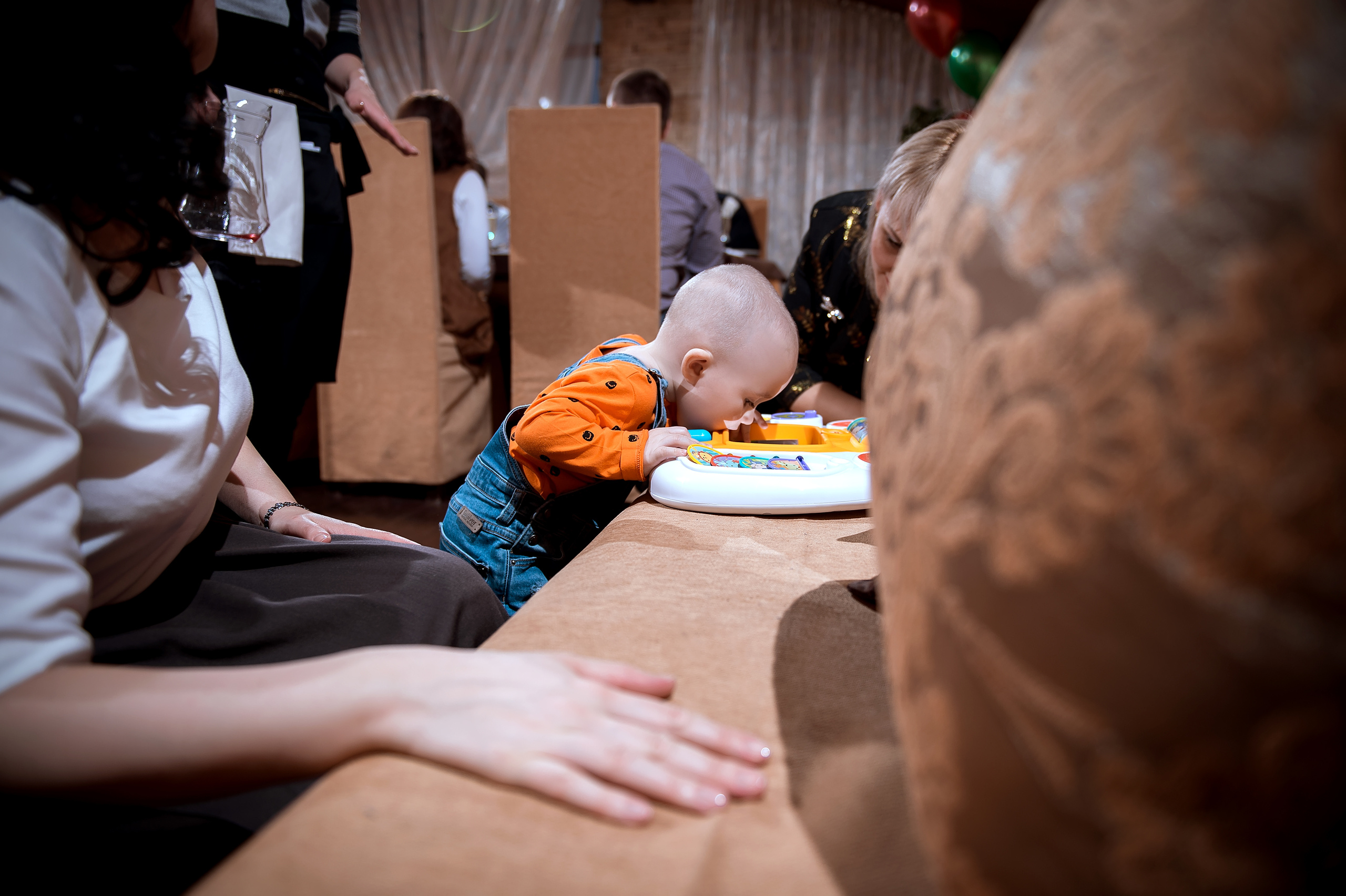 Фотосъемка празднования дня рождения в Пироговском дворике в Мытищах. Свадебный и семейный фотограф Виктория Носачёва. Щелково, Москва и МО