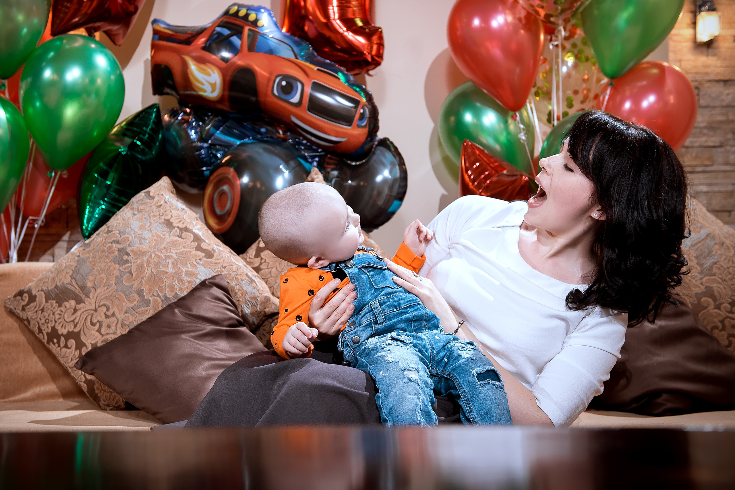 Фотосъемка празднования дня рождения в Пироговском дворике в Мытищах. Свадебный и семейный фотограф Виктория Носачёва. Щелково, Москва и МО