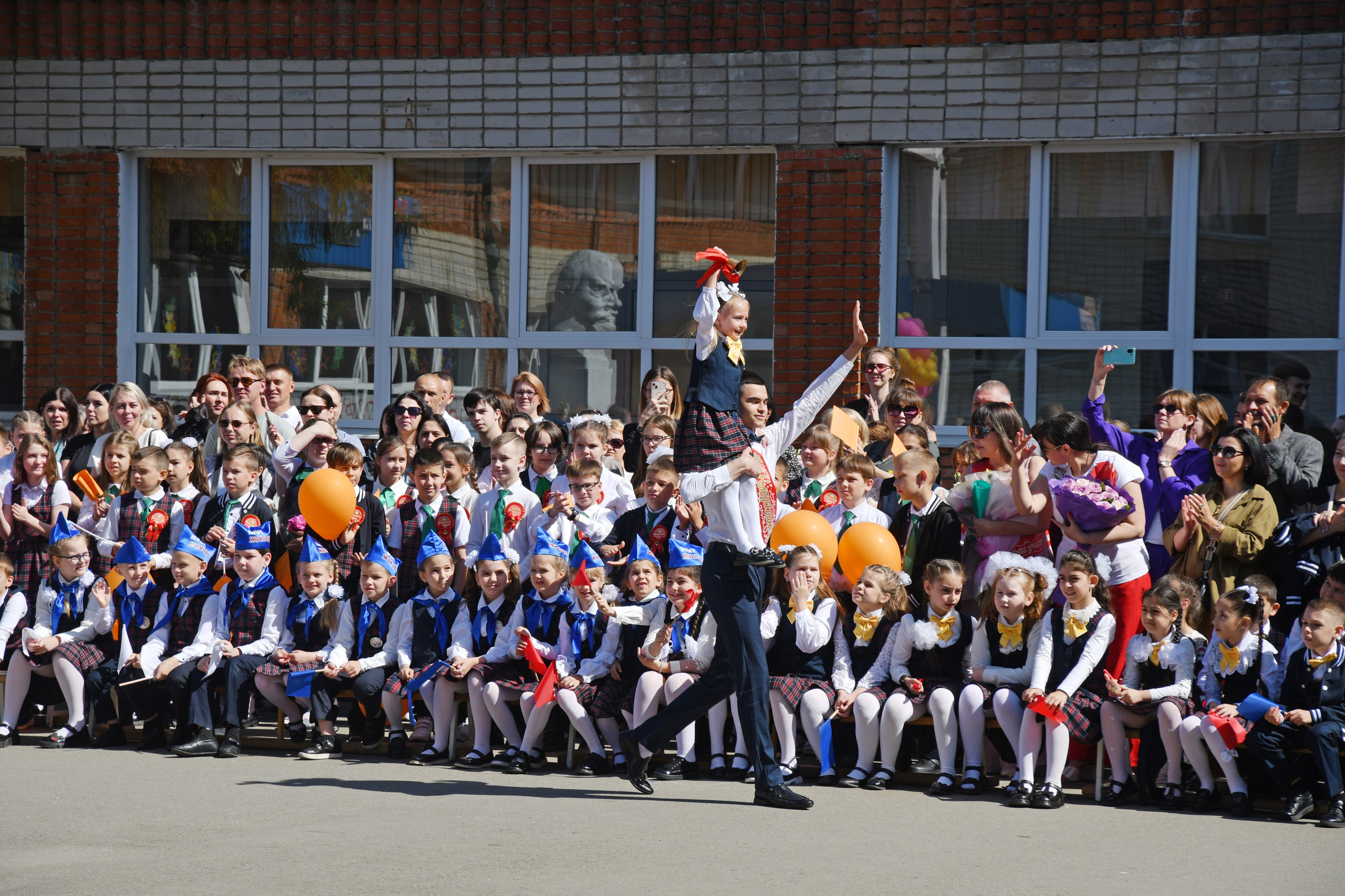 Фотограф на выпускной, последний звонок, вручение аттестатов. Вячеслав Скрипник Фотограф Краснодар