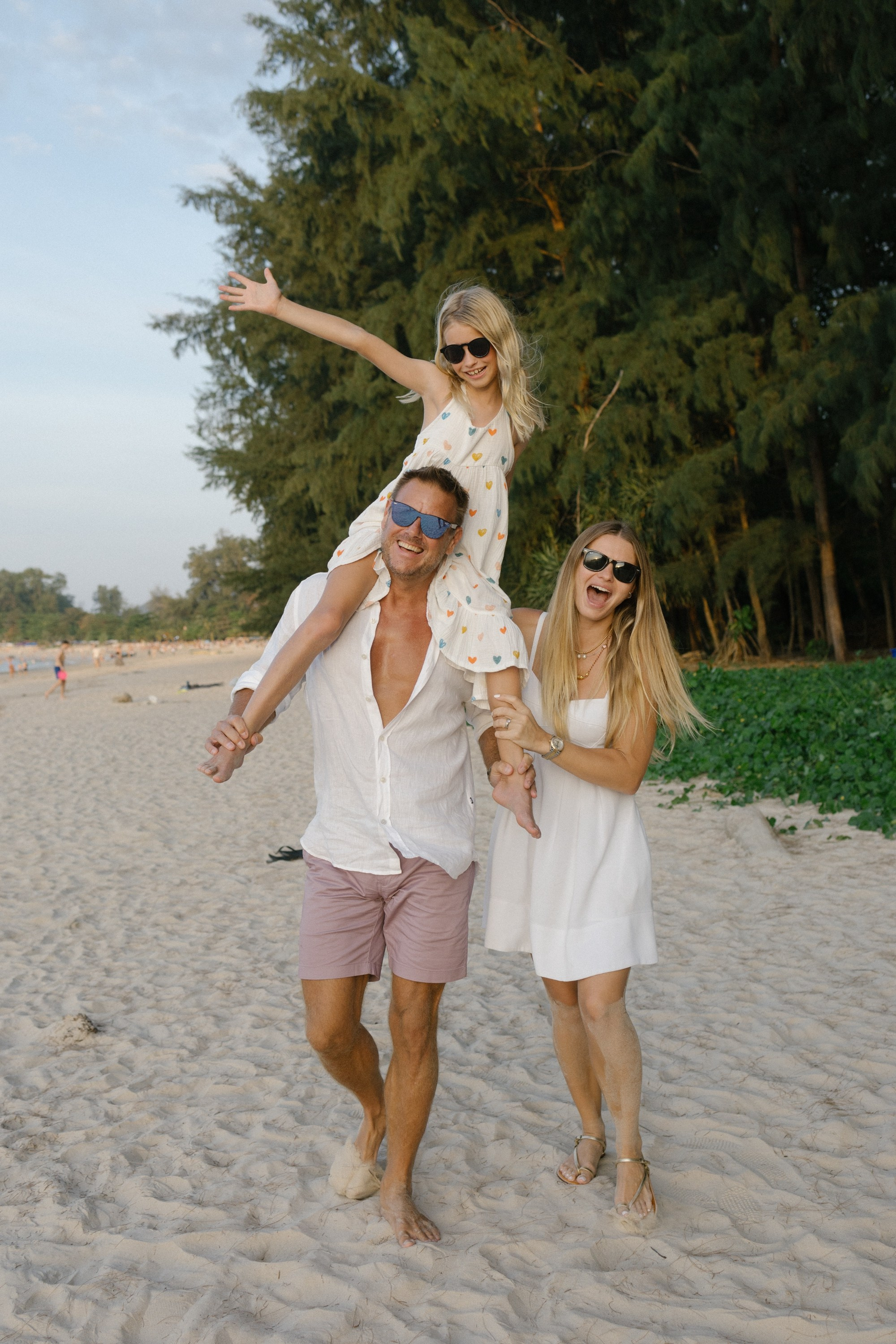 Family photoshoot in Phuket, Thailand. Fedor Lemeshko — Destination Wedding and Family Lifestyle photographer