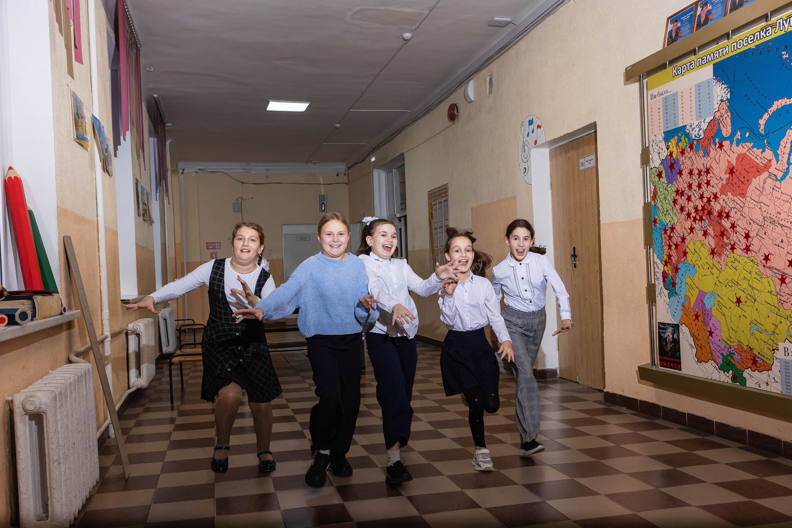 Выпускники начальной школы. LiveBook39 — студия выпускных альбомов Светланы Микишаниной в Калининграде