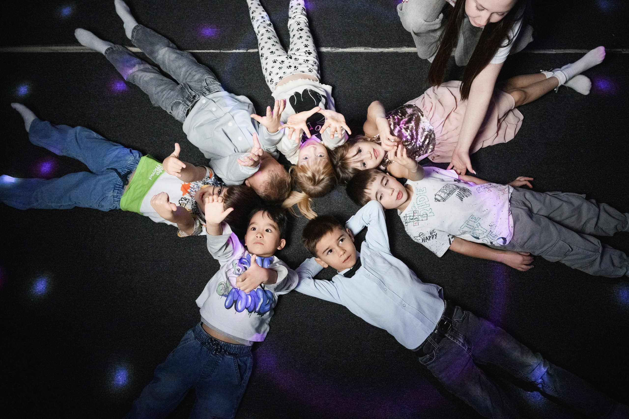 Фотосъемка детского дня рождения в Петропавловске-Камчатском. Детская фотосъемка дня рождения в игровой студии в Петропавловске-Камчатском. Яркие фото с детского праздника в Петропавловске-Камчатском. Эмоциональная фотосессия ребенка на день рождения в Петропавловске-Камчатском. Стоимость услуг фотографа на детский день рождения в Петропавловске-Камчатском.