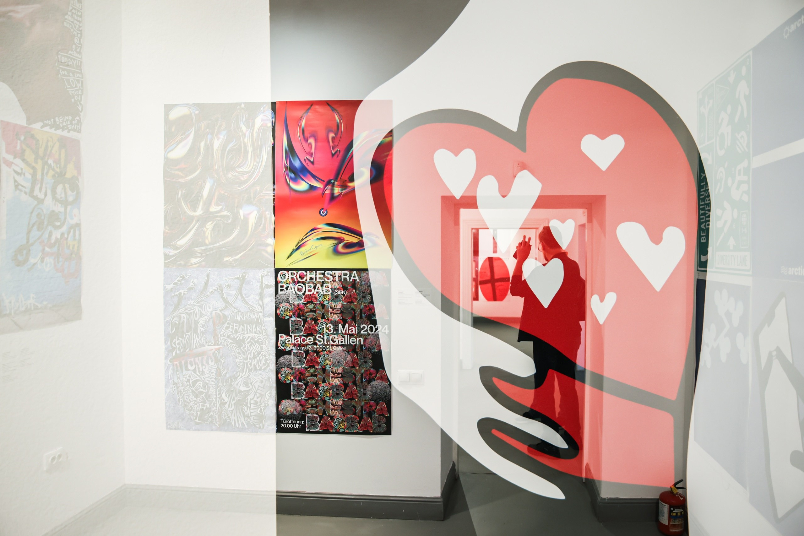 Открытие выставки «Глобальная биеннале графического дизайна „Золотая пчела 16“. Лучшие плакаты» в Доме Крафта (27 июня 2025). Репортажный фотограф Алексей Пирязев