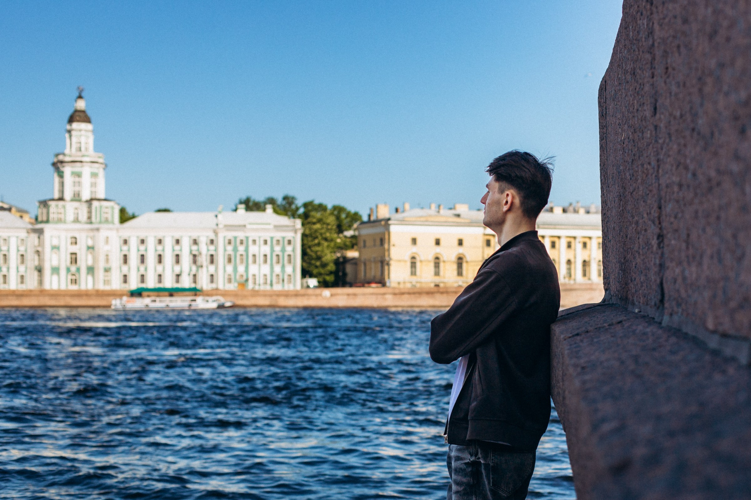 Вячеслав в июне. Фотопрогулка в Петербурге. Индивидуальный и семейный фотограф в Санкт-Петербурге
