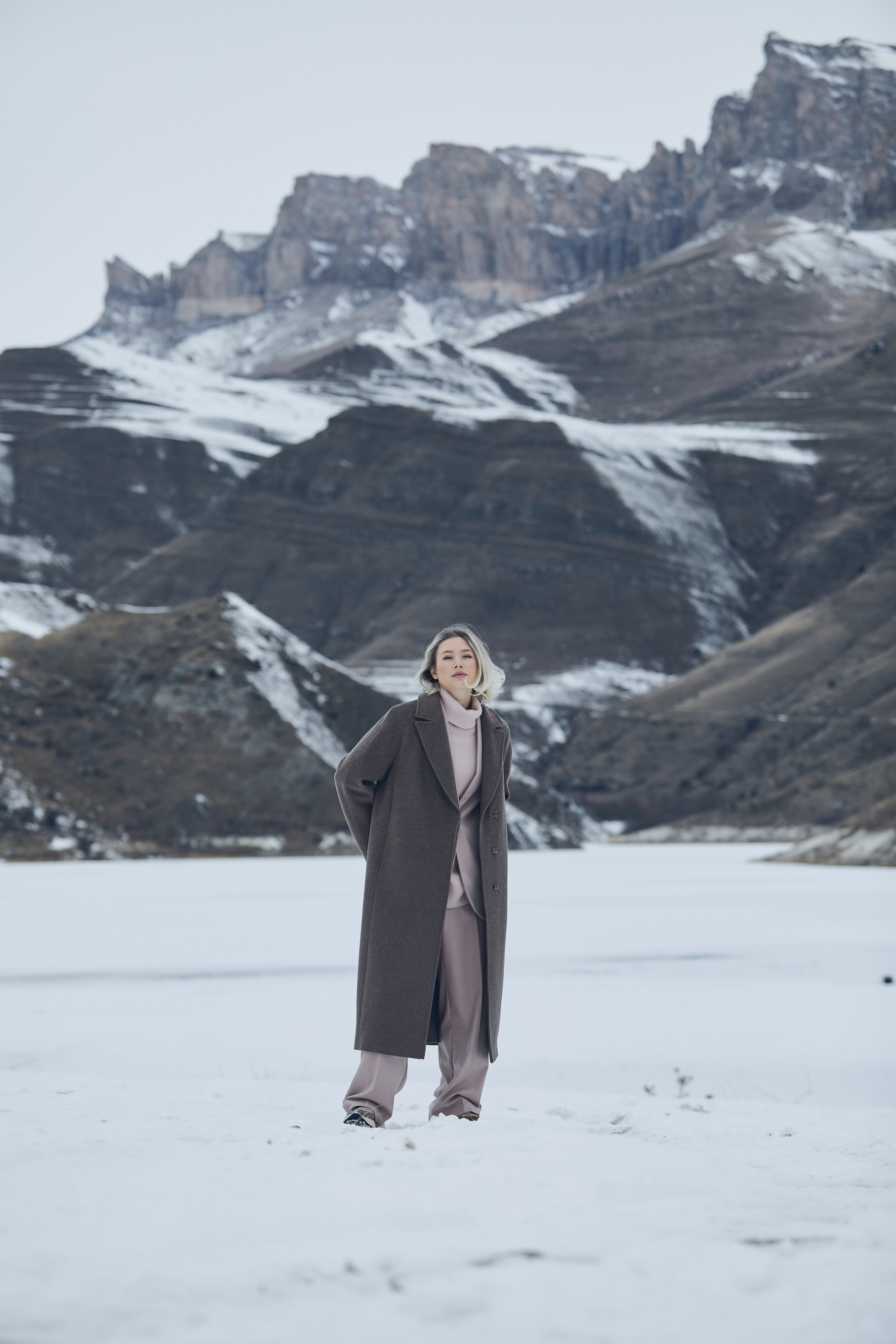 Выездная съемка для бренда одежды. Фотограф Продюсер в горах КБР / Москва  Нальчик Горы