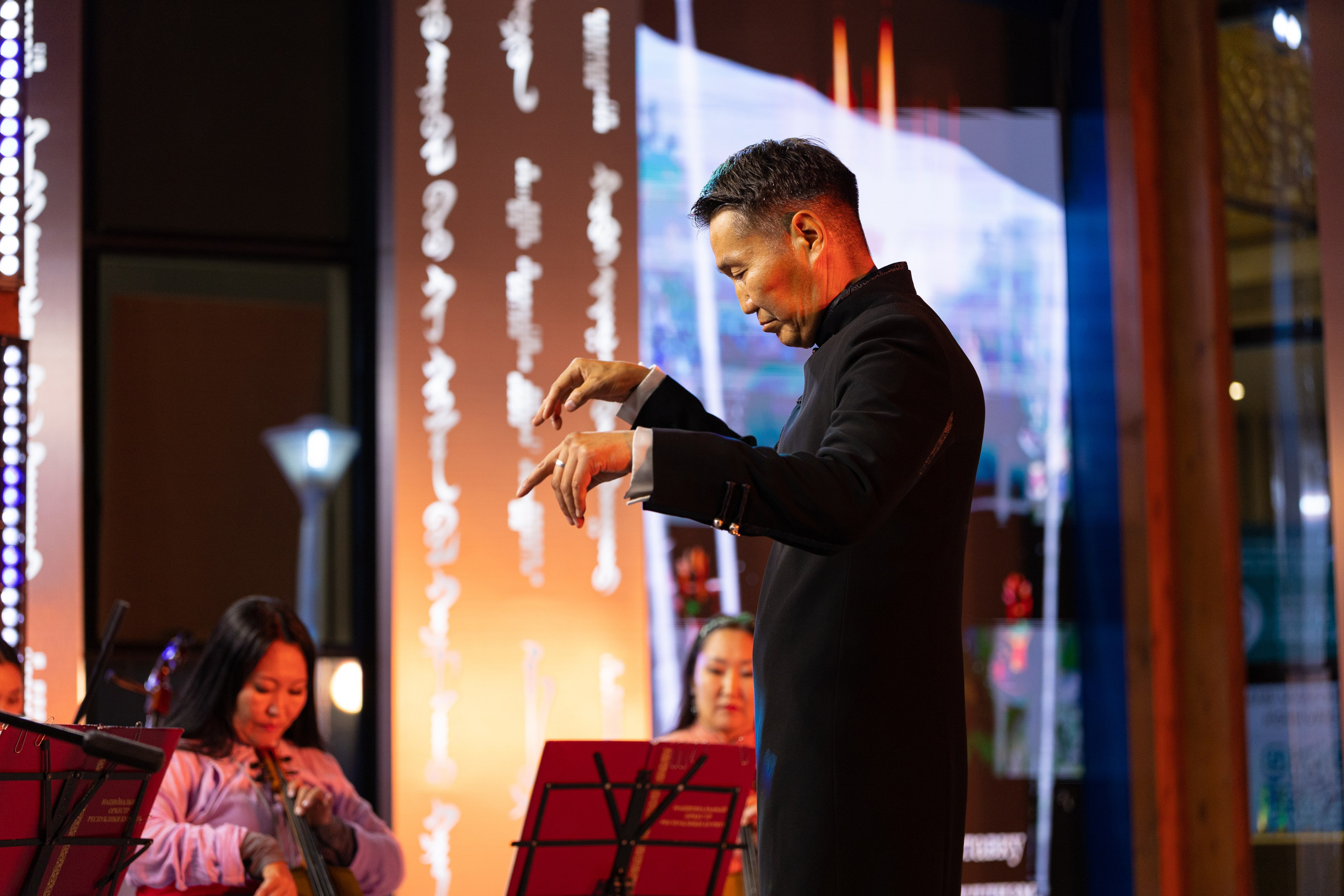 ВЭФ 2025. Олег Катакинов| Репортажный фотограф в городе у моря (Владивосток)