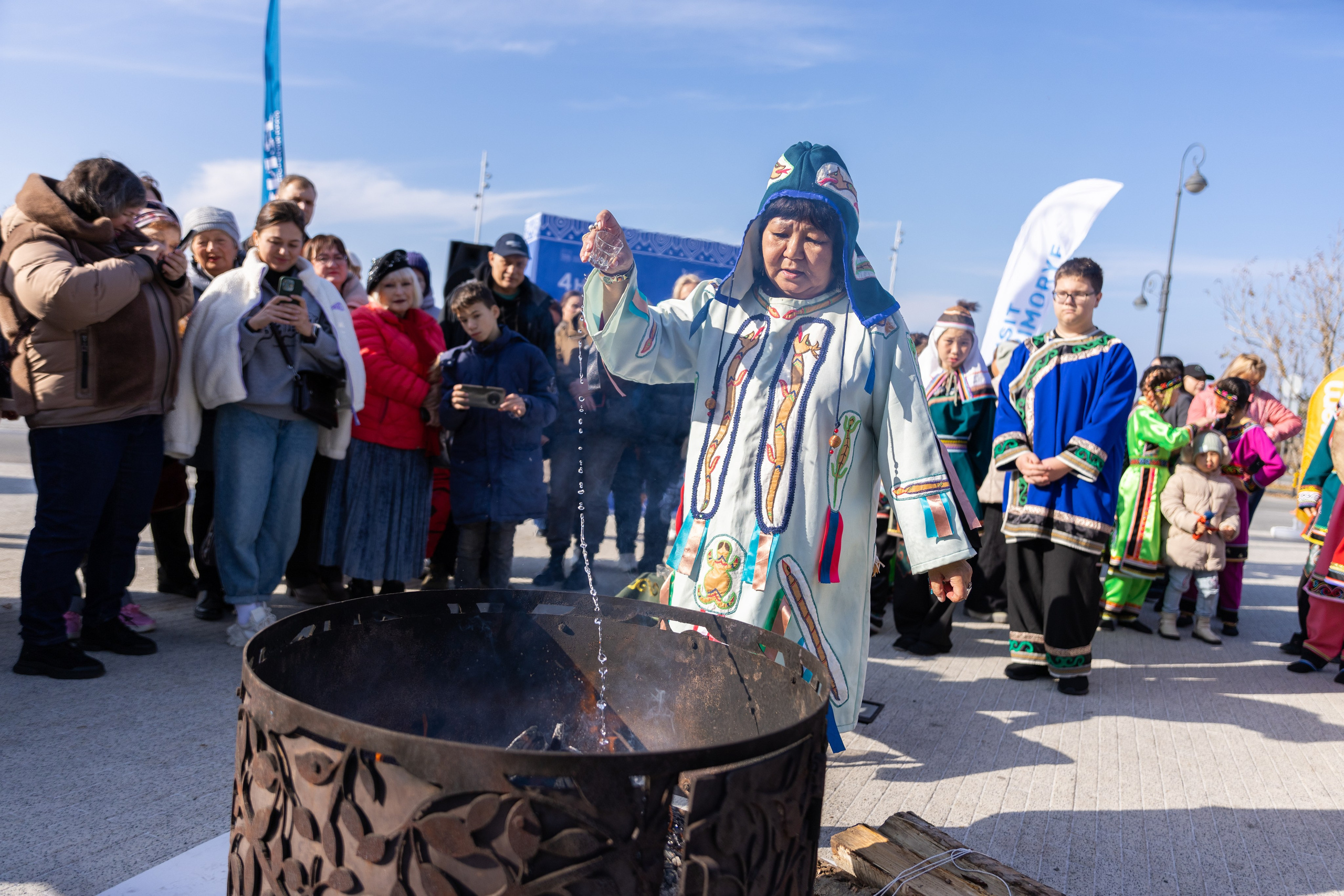 День народного единства в Национальном центре Россия. Олег Катакинов| Репортажный фотограф в городе у моря (Владивосток)