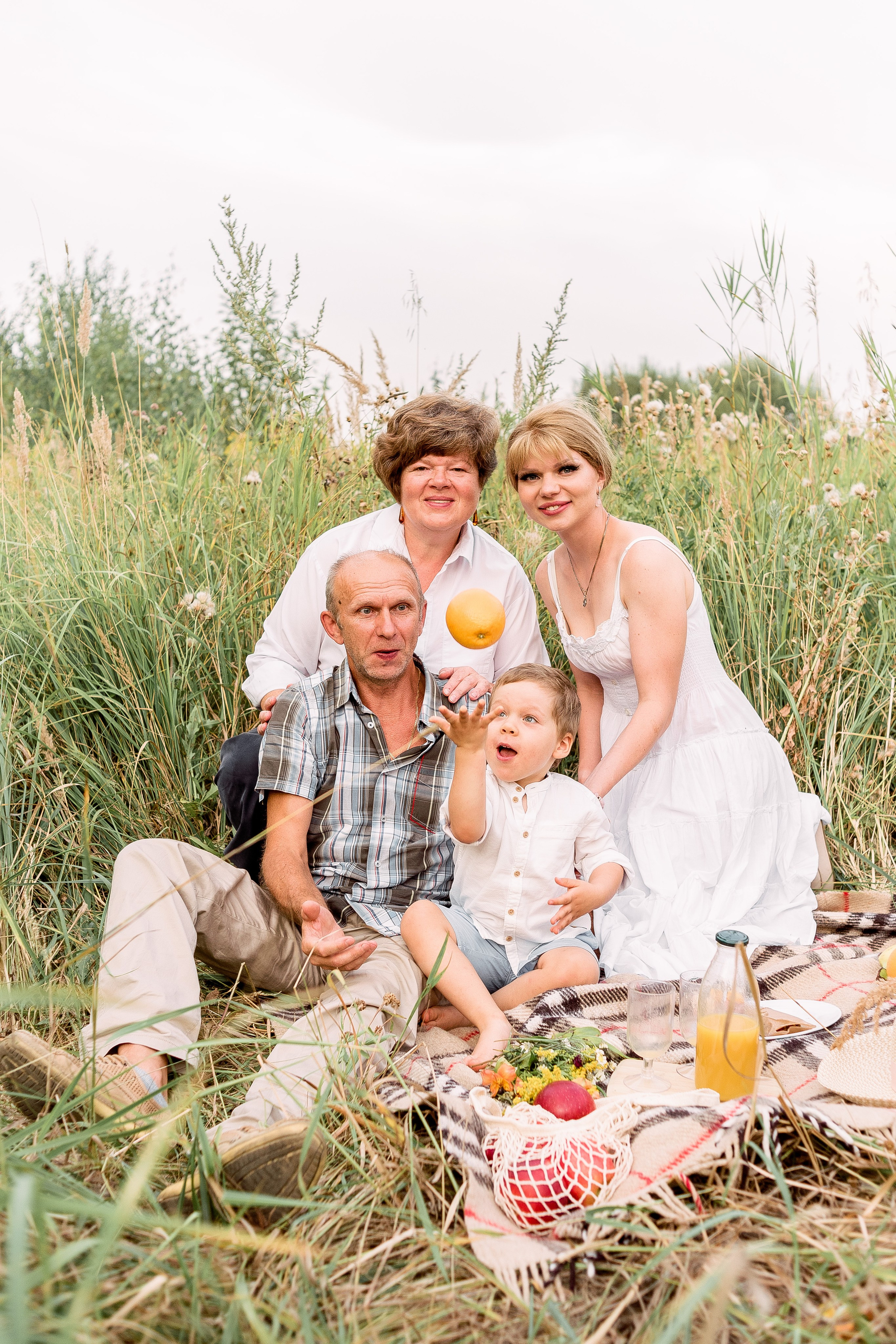 В поле. Фотограф Юлия Попова