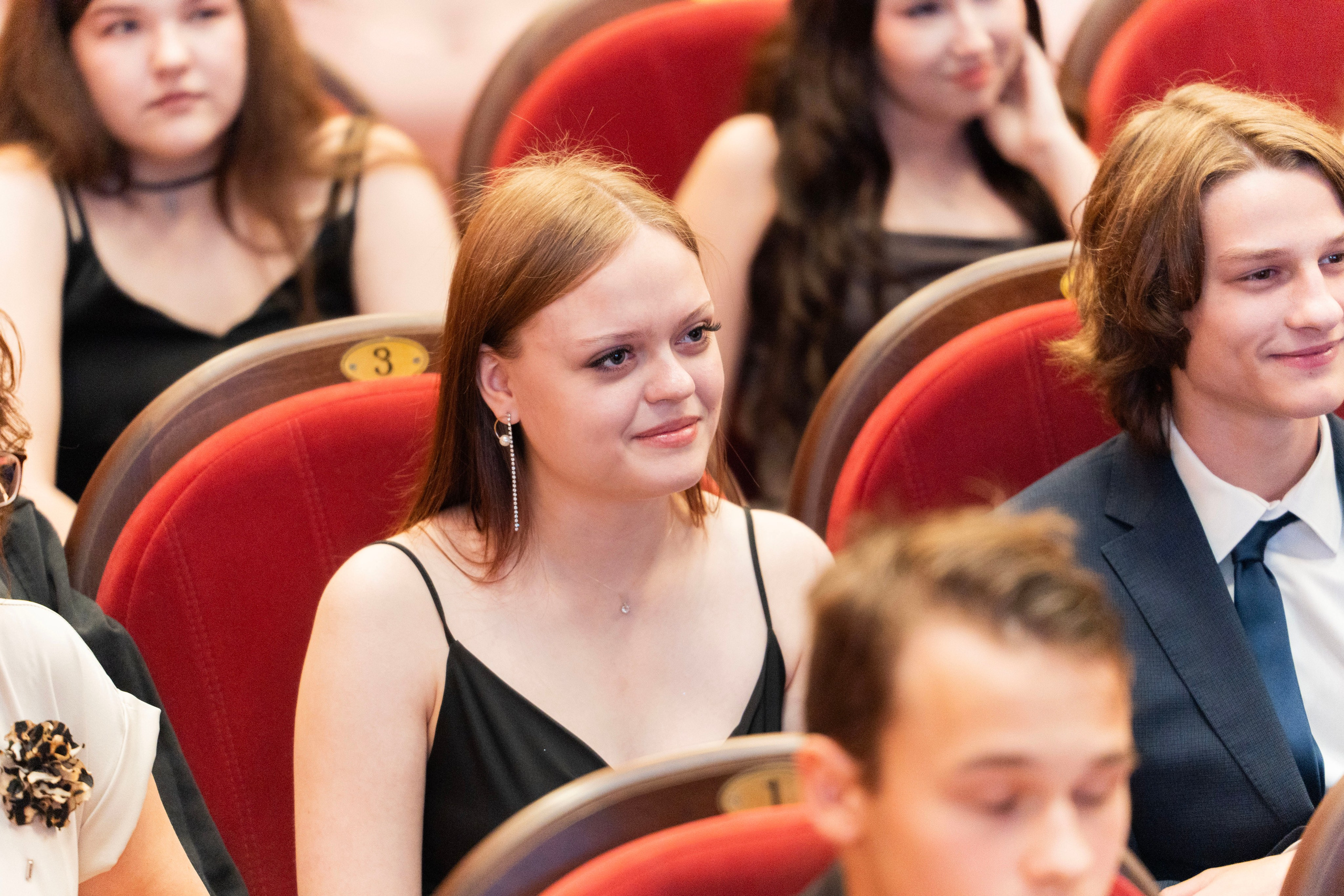 Выдача аттестатов 9 классы. Фотограф Юлия Попова