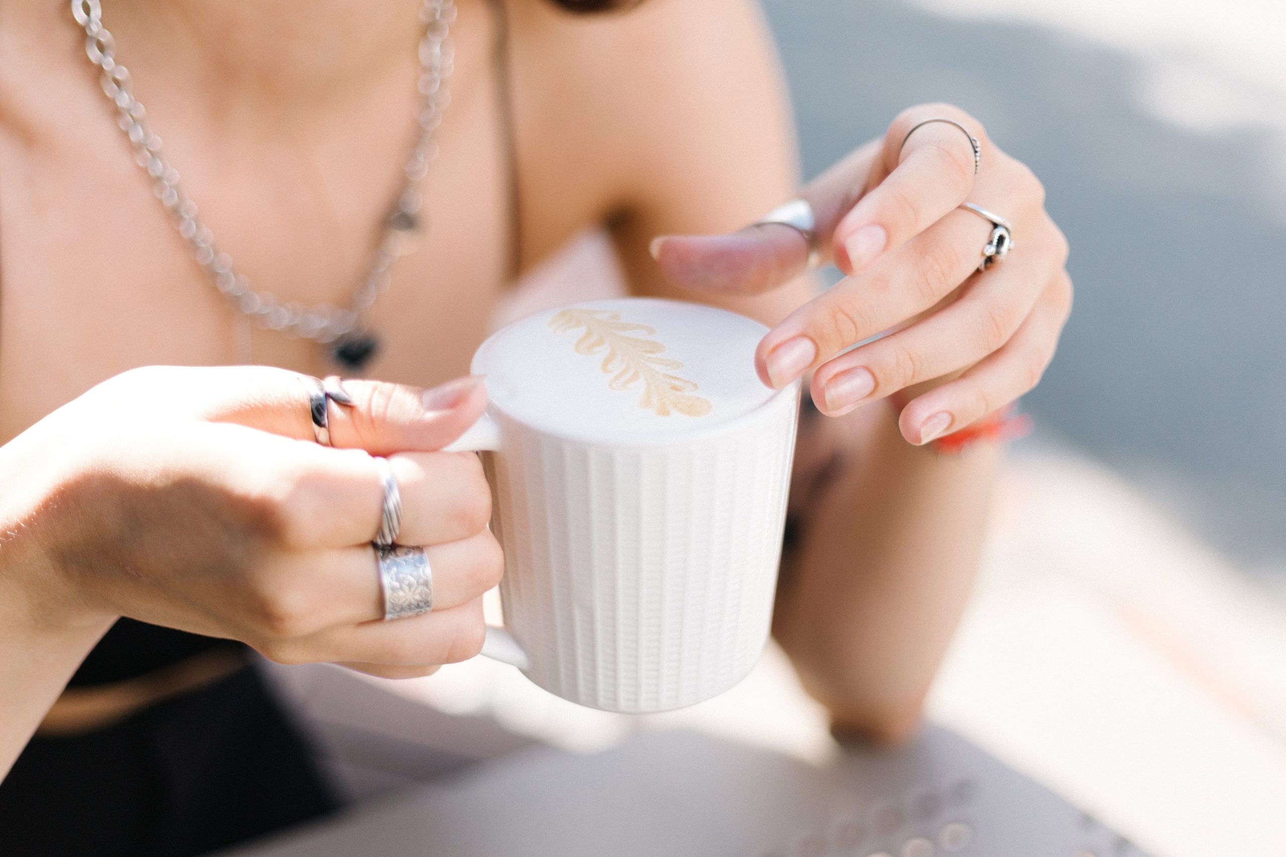 Яркая летняя съёмка на улице в Новосибирске. Портретный и репортажный фотограф. Мыльников Илья