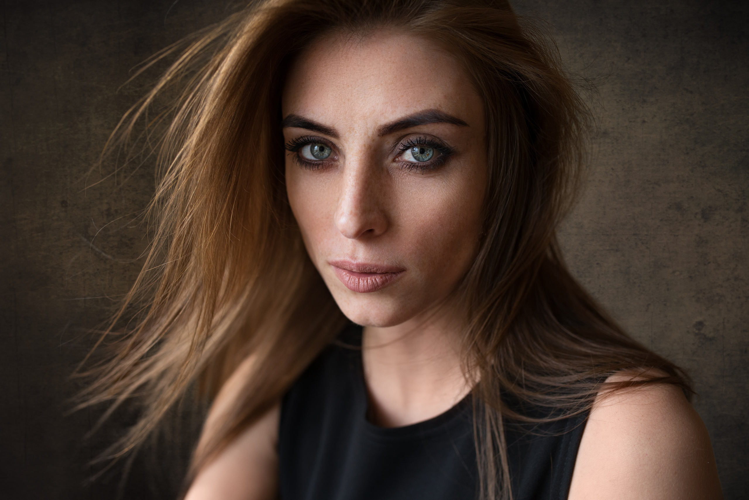 Портретная съемка у окна с Надеждой для «себя»