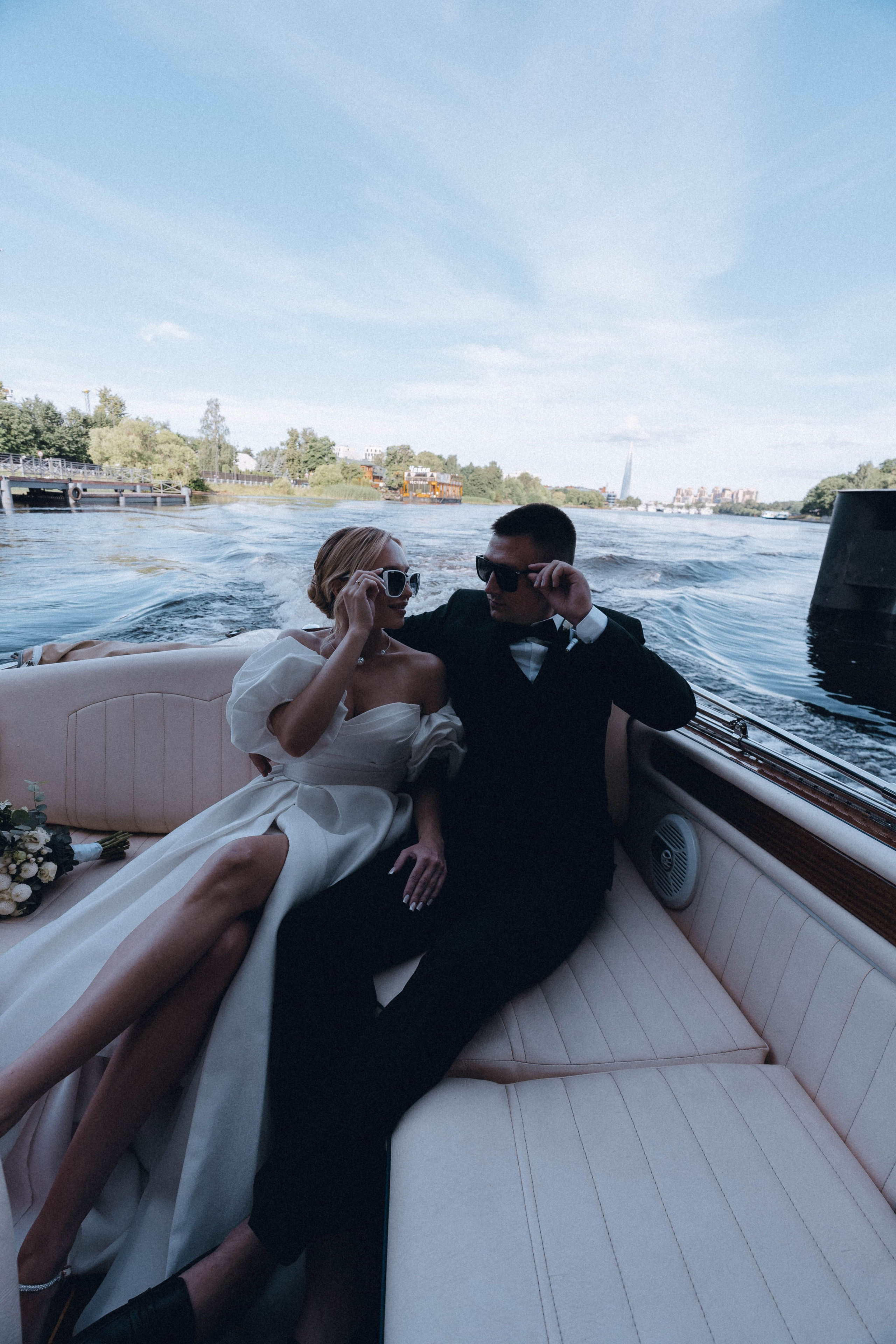 СВАДЕНБНАЯ СЬЕМКА НА КАТЕРЕ ПО КАНАЛАМ САНКТ-ПЕТЕРБУРГА И В АКВАТОРИИ НЕВЫ. Профессиональный фотограф, Санкт-Петербург — Виктория Богомолова