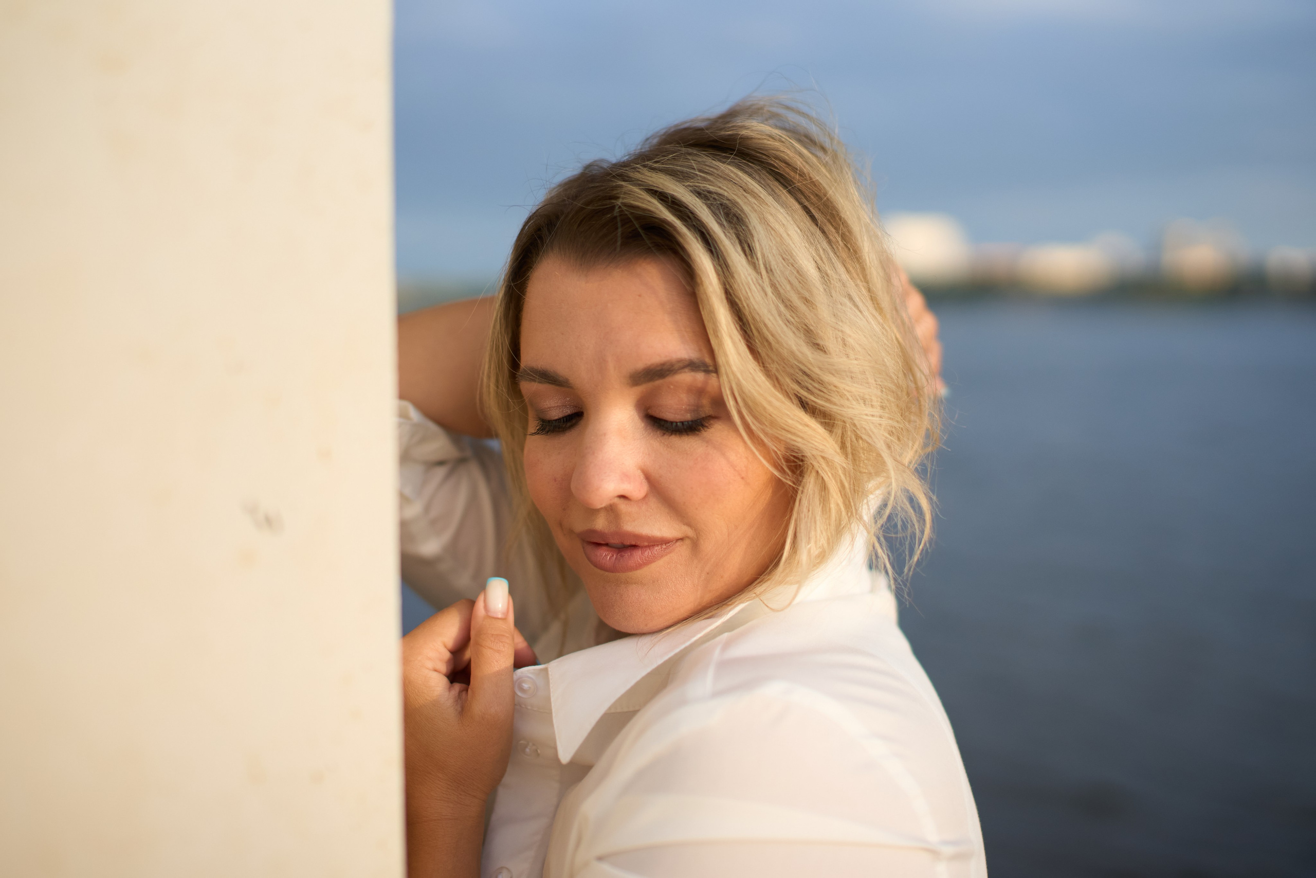 Фотосессия на закате под бугринским мостом. Репортажный и женский фотограф в Новосибирске