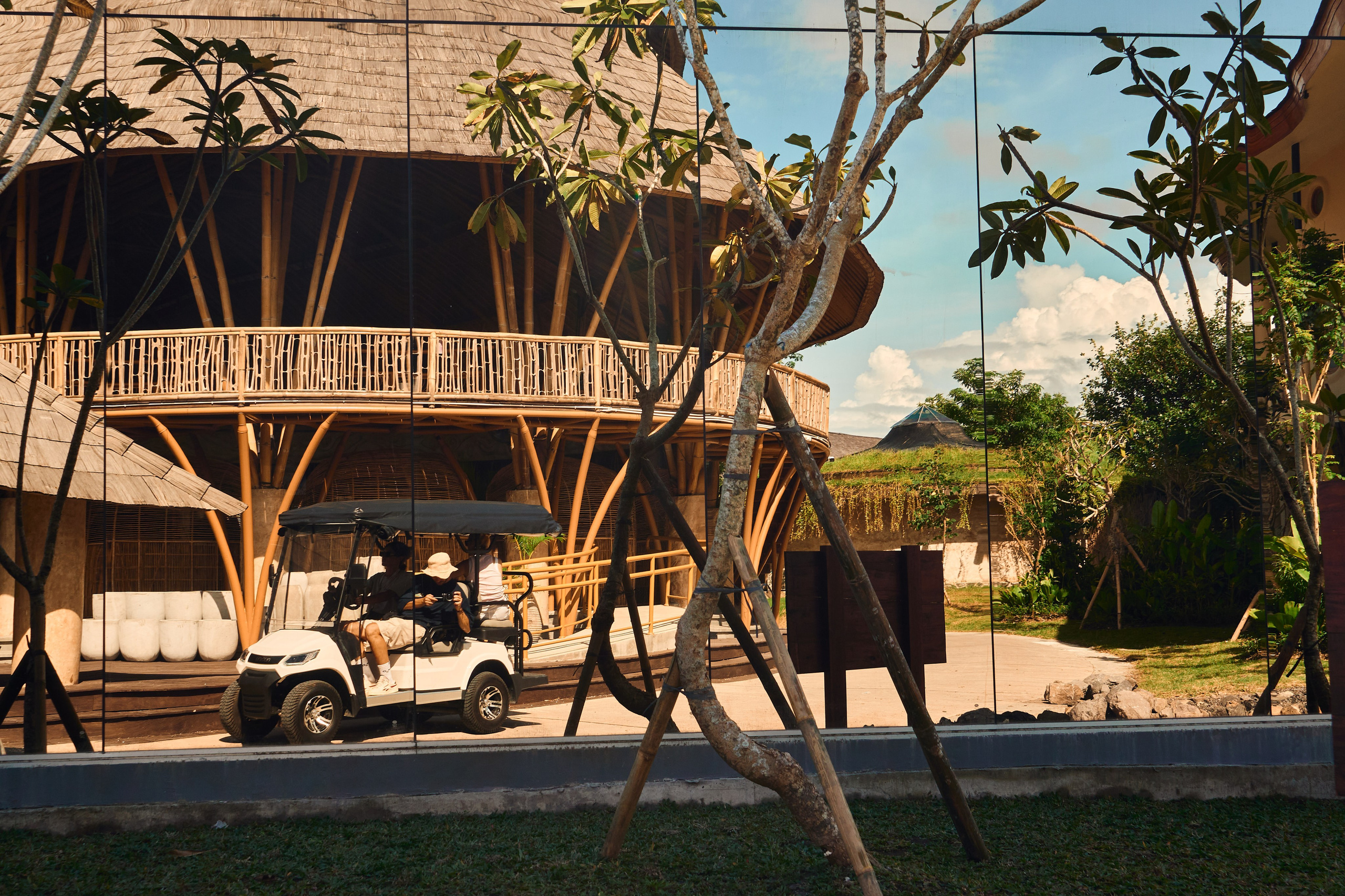 NuanuResort. See the moment and catche. commercial and reportage