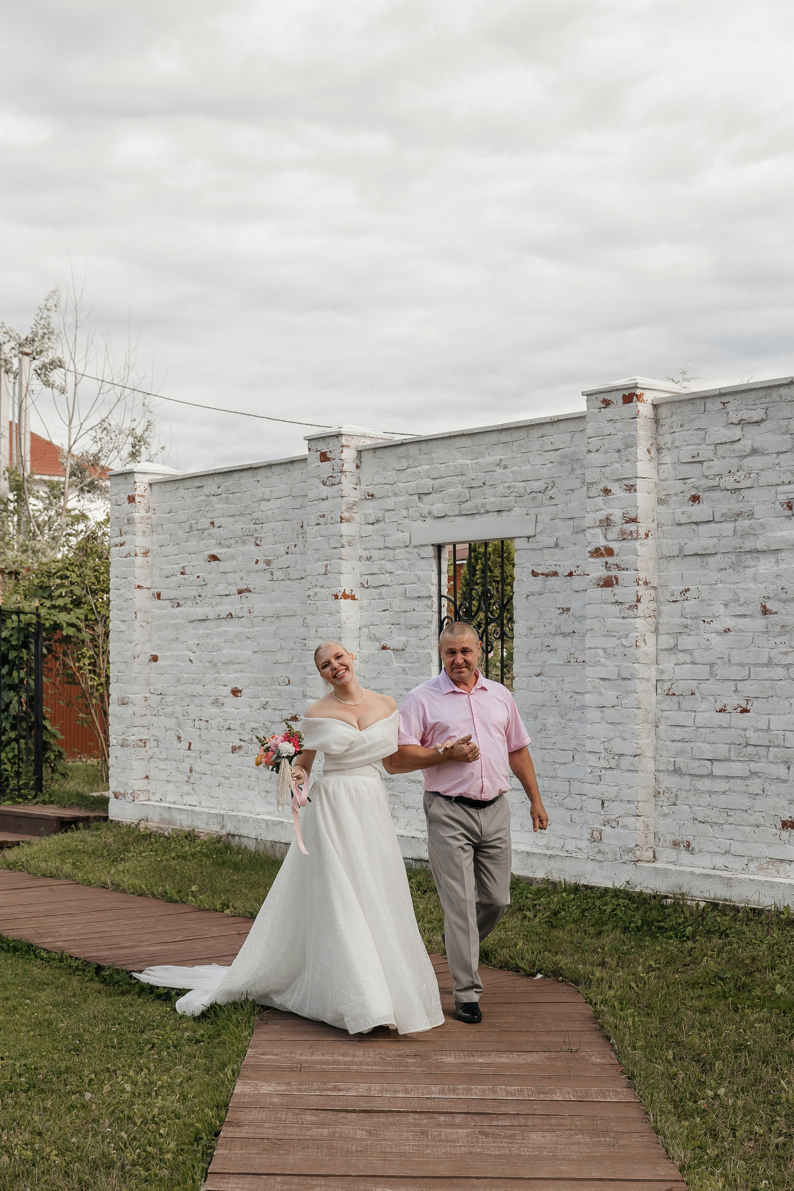 Свадебная фотосессия в ресторане Турандот, свадьба на площадке House for wedding Дом у озера. Свадебный фотограф в Москве Дарья Олендарёва