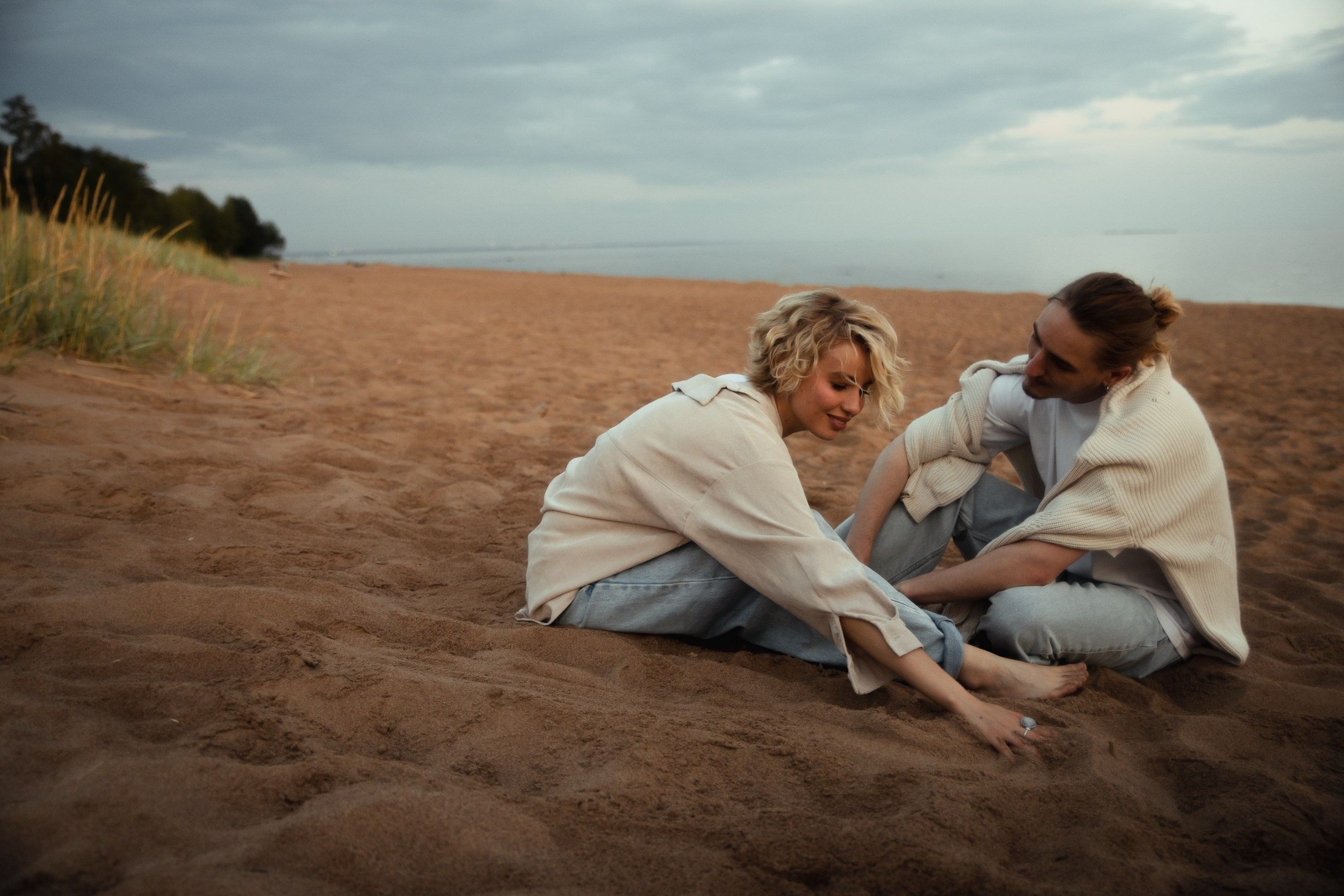 Помещается под рёбрами слева. Свадебный фотограф Питер СПБ Индивидуальные, парные, свадебные съёмки