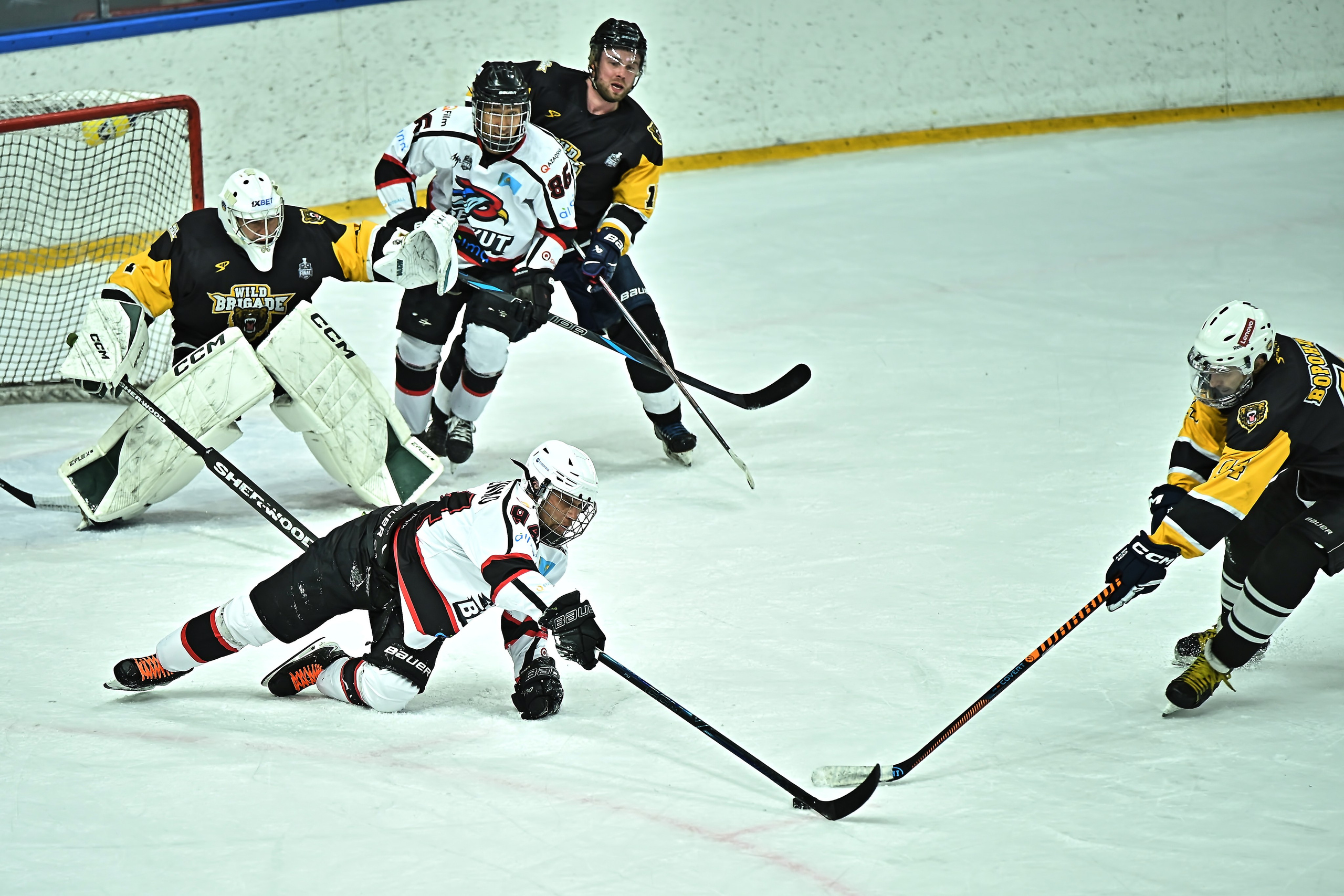 Хоккей Golden Puck 2025-2026. Фотограф в Алматы Егор Поленов