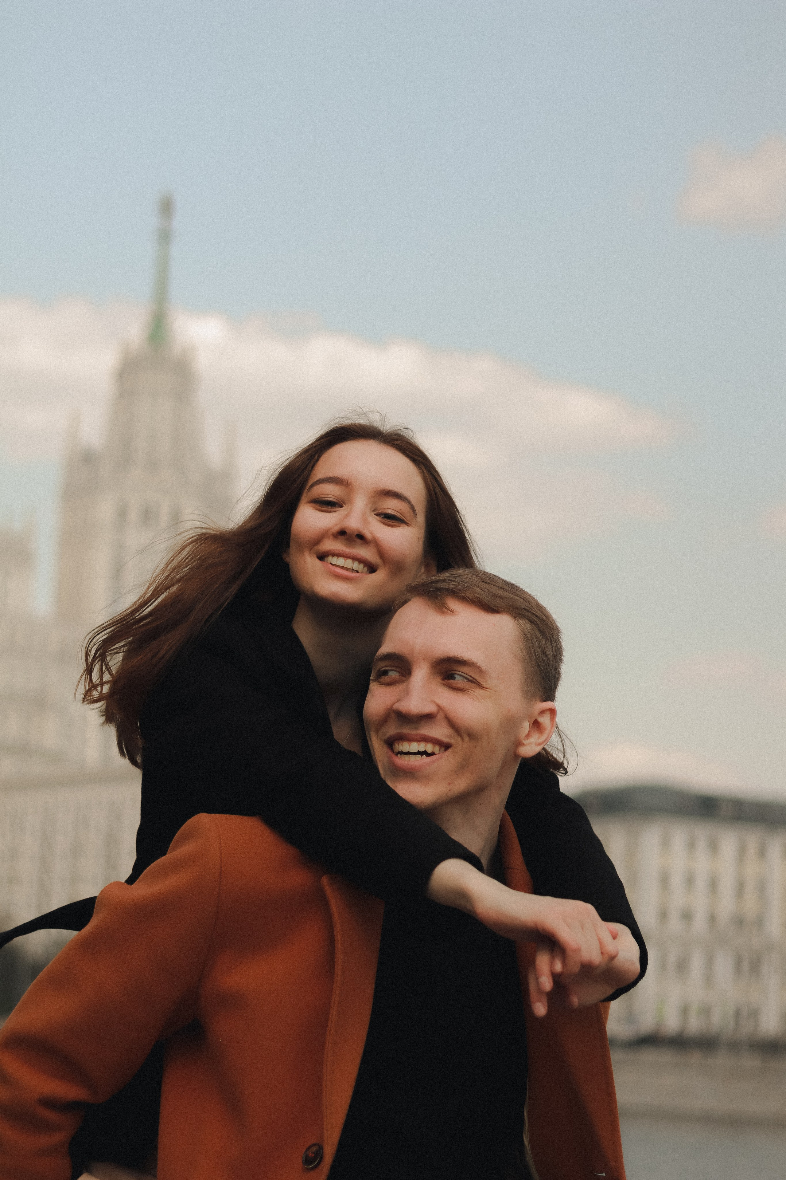 Парная фотосессия Елизавета & Роман на Котельнической набережной в Москве. Индивидуальный, свадебный, и love-story фотограф в Москве