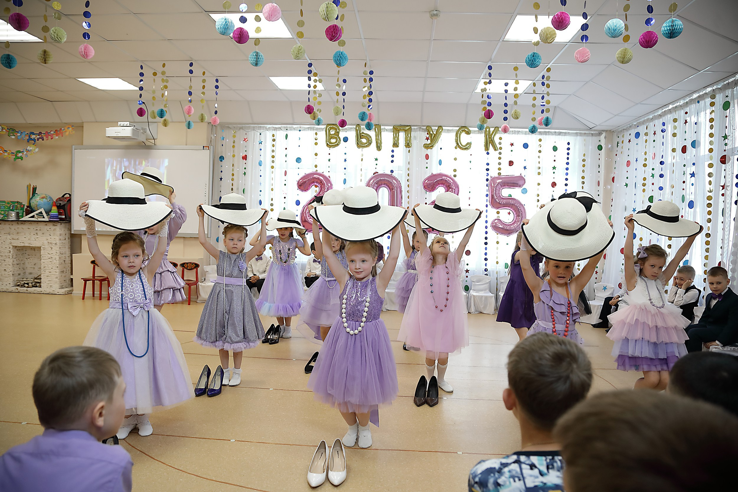 Фотосессия выпускного в детском саду. Свадебный и семейный фотограф и видеограф в Екатеринбурге Полянские Тимур и Анастасия