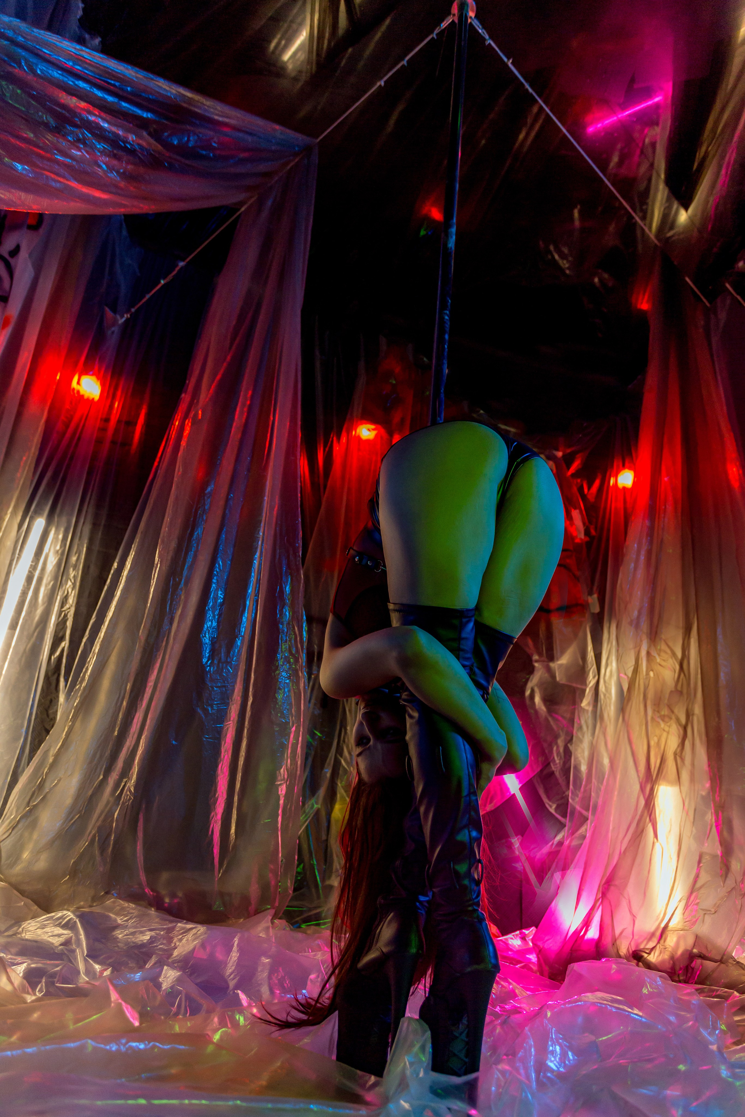 Тематическая фотосессия на пилоне