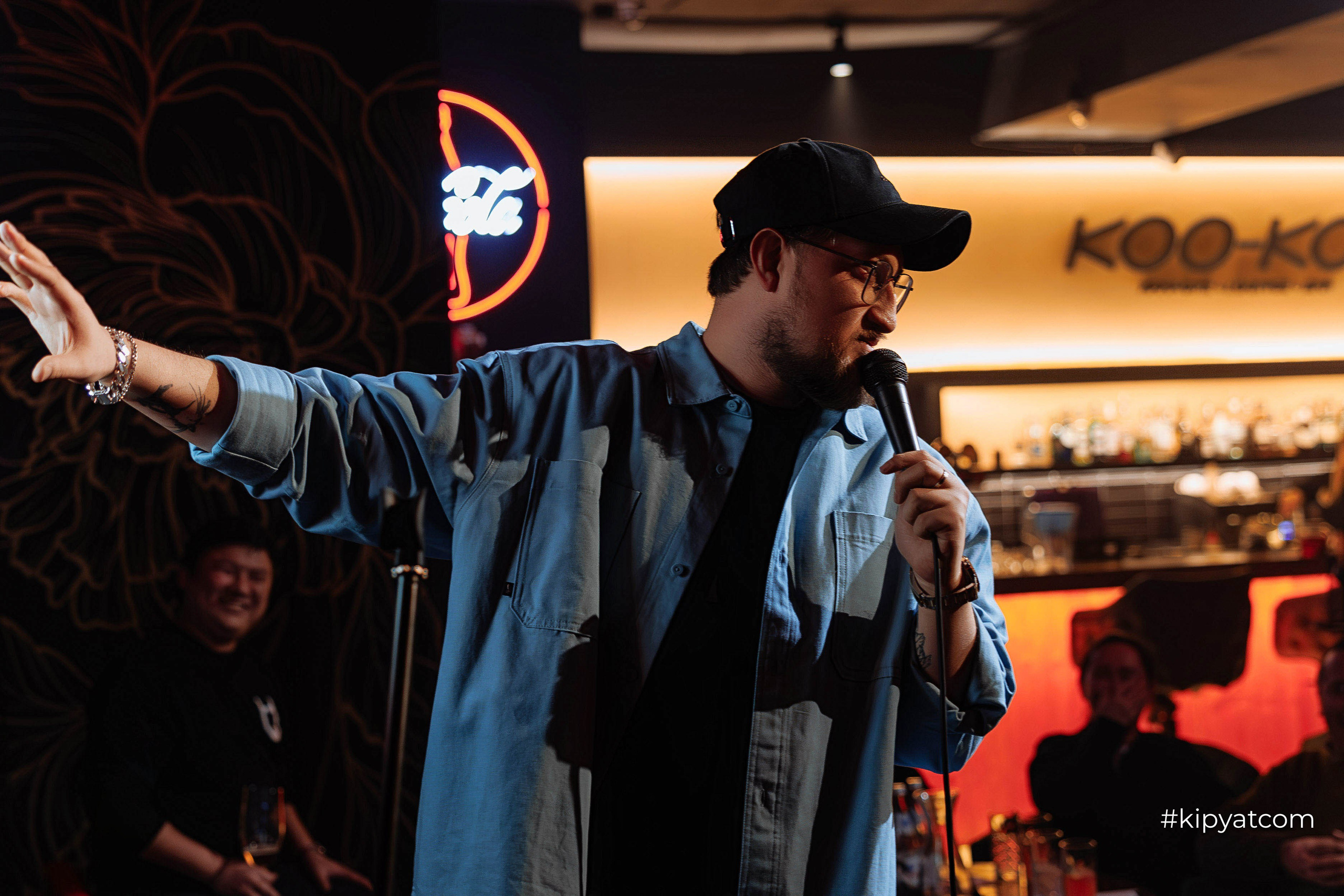 Сольный стендап концерт Александра Меркуль