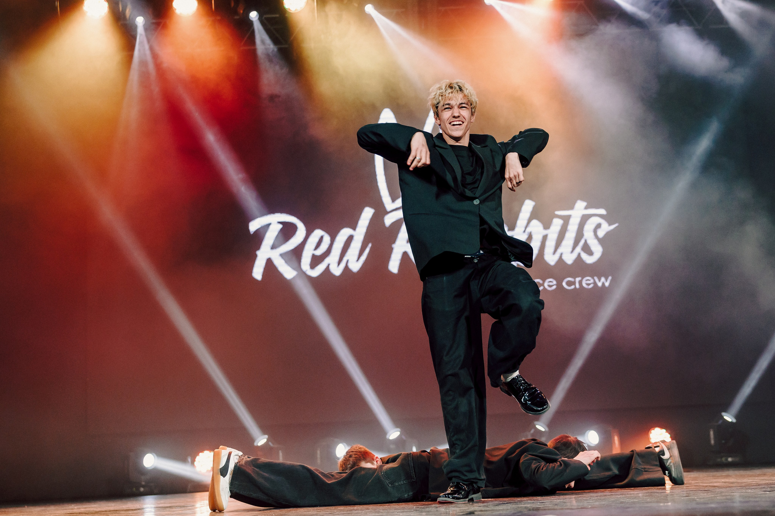 Отчётный концерт танцевальной школы «Red Rabbits» 2025. Лёшка Варзегов — фотограф