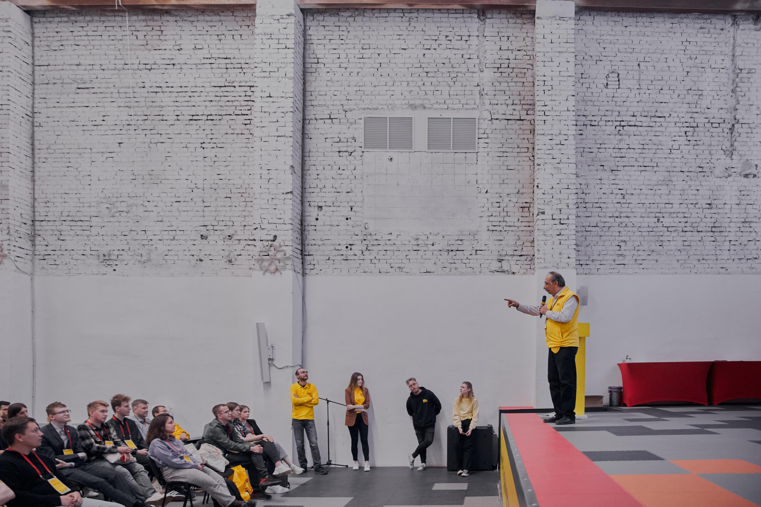 1С.Экзамен. Светский фотограф в Москве, Яковенко Алексей