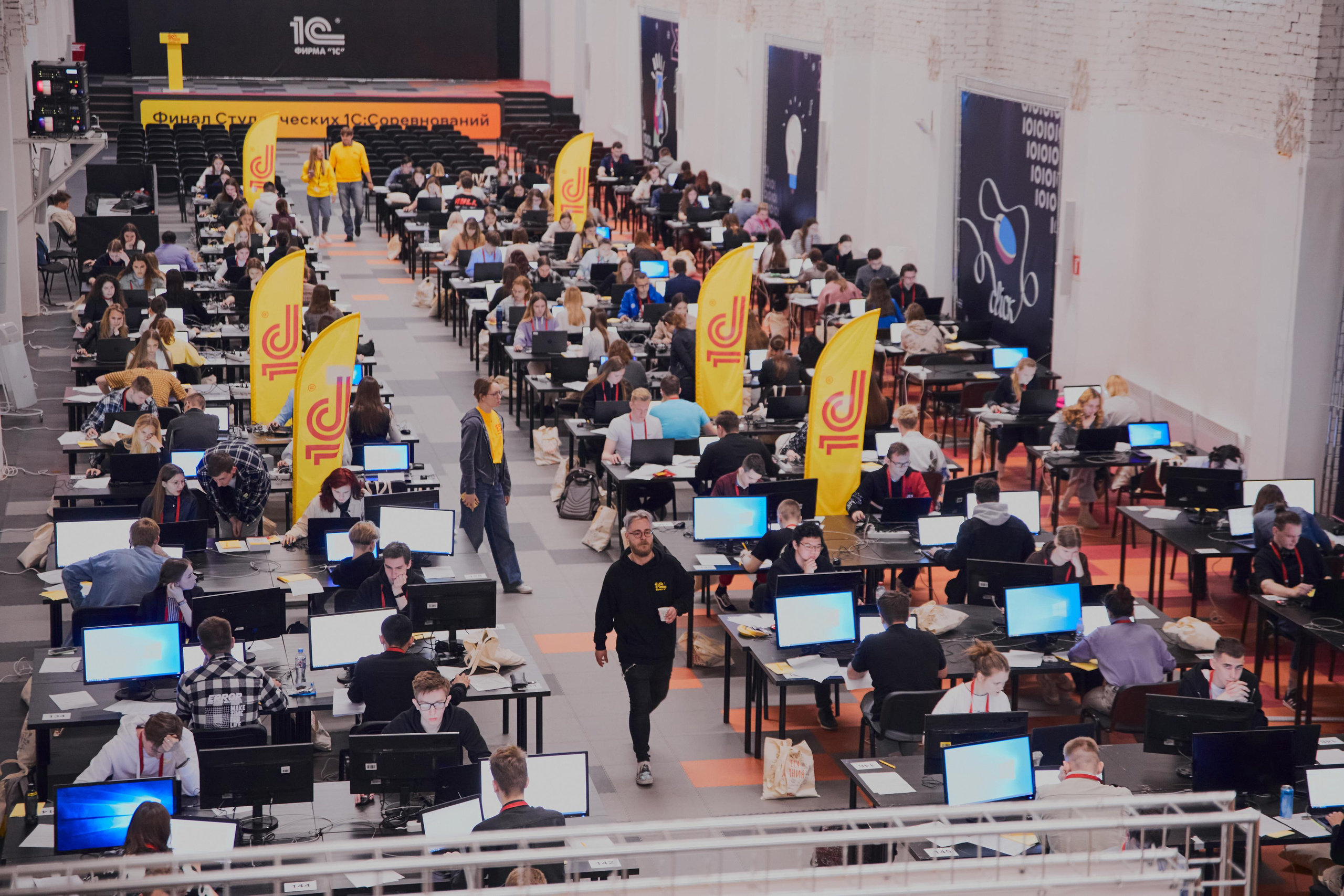 1С.Экзамен. Светский фотограф в Москве, Яковенко Алексей