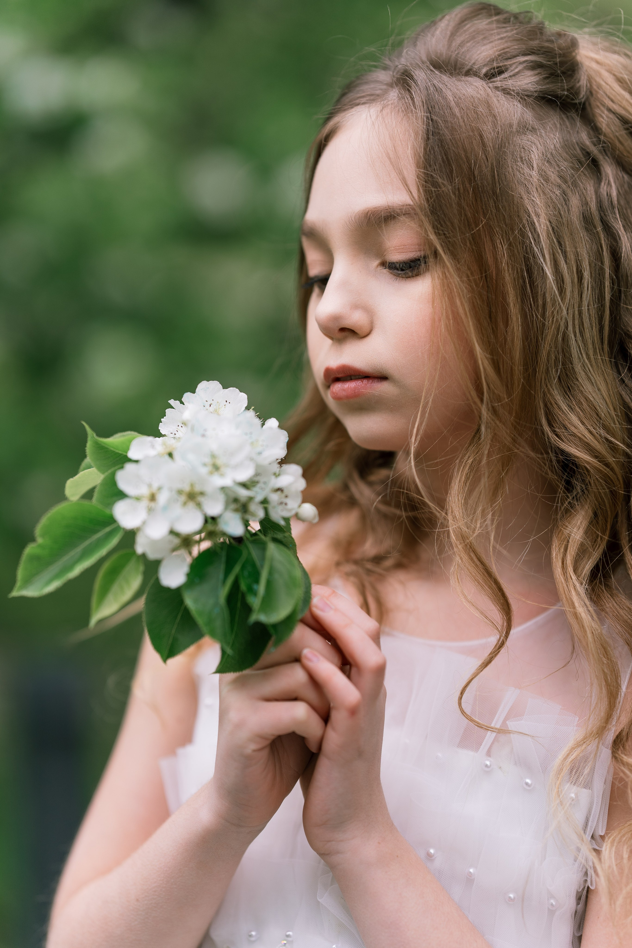 Настя. Белые яблони. Семейный и контент фотограф в Москве Алёна Сливка