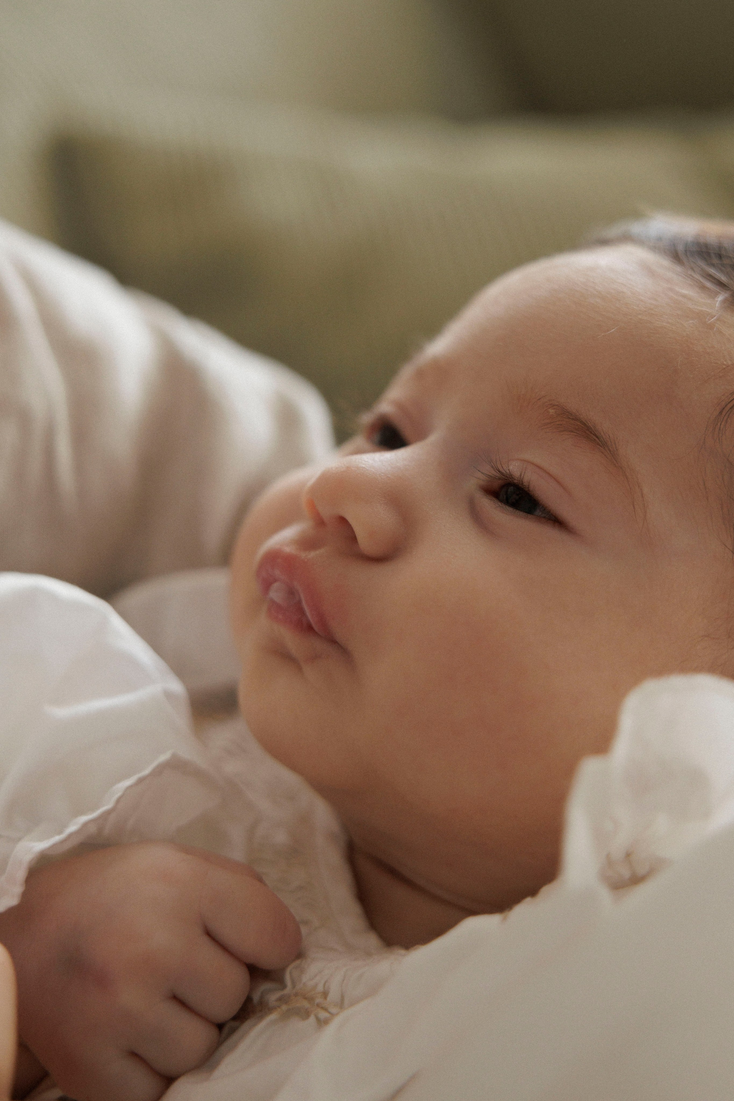 New born family photoshoot at home. Wedding and family photographer