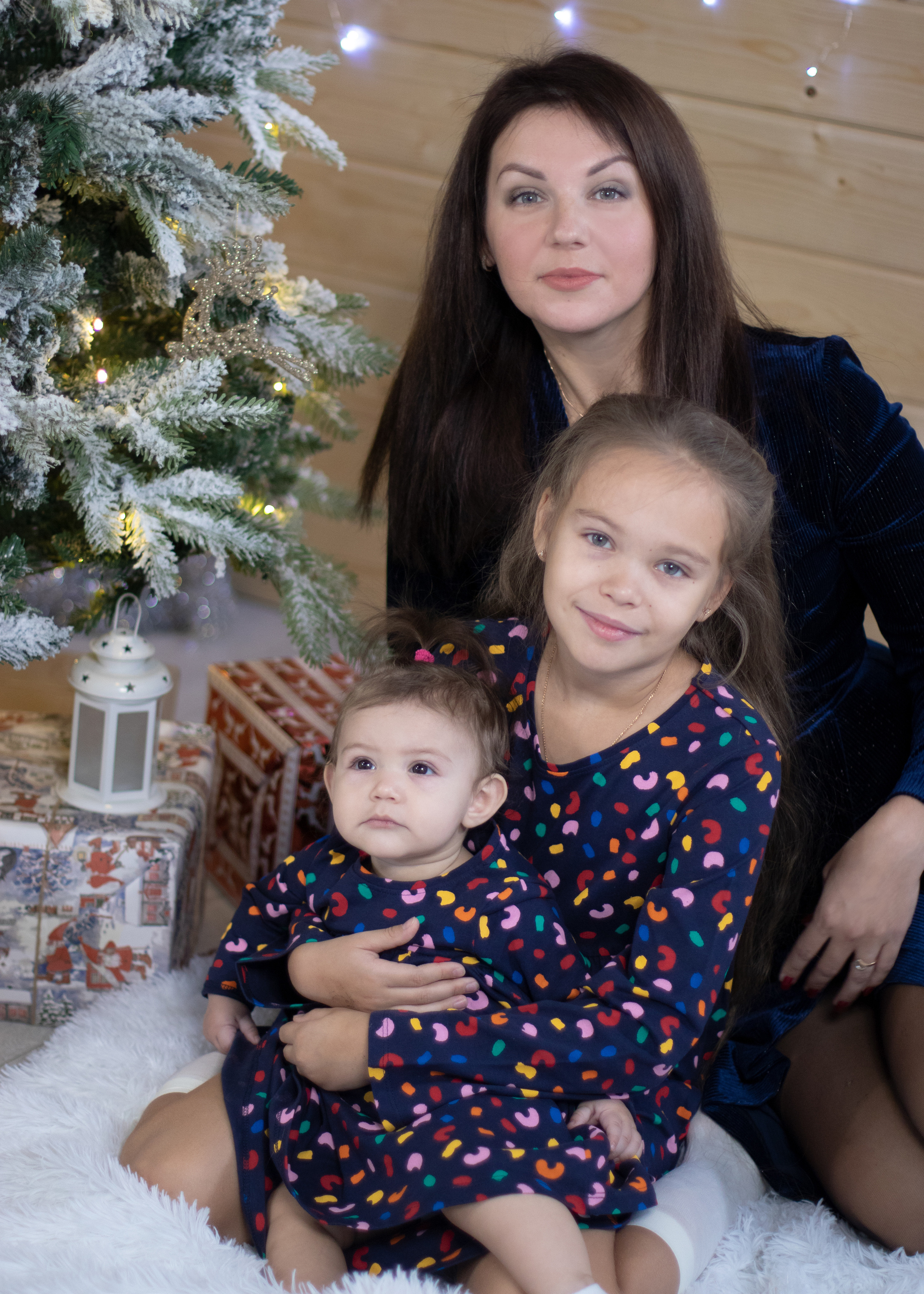 Красивая семейная фотосессия. Фотостудия во Всеволожске. Подходит для всех творческих проектов