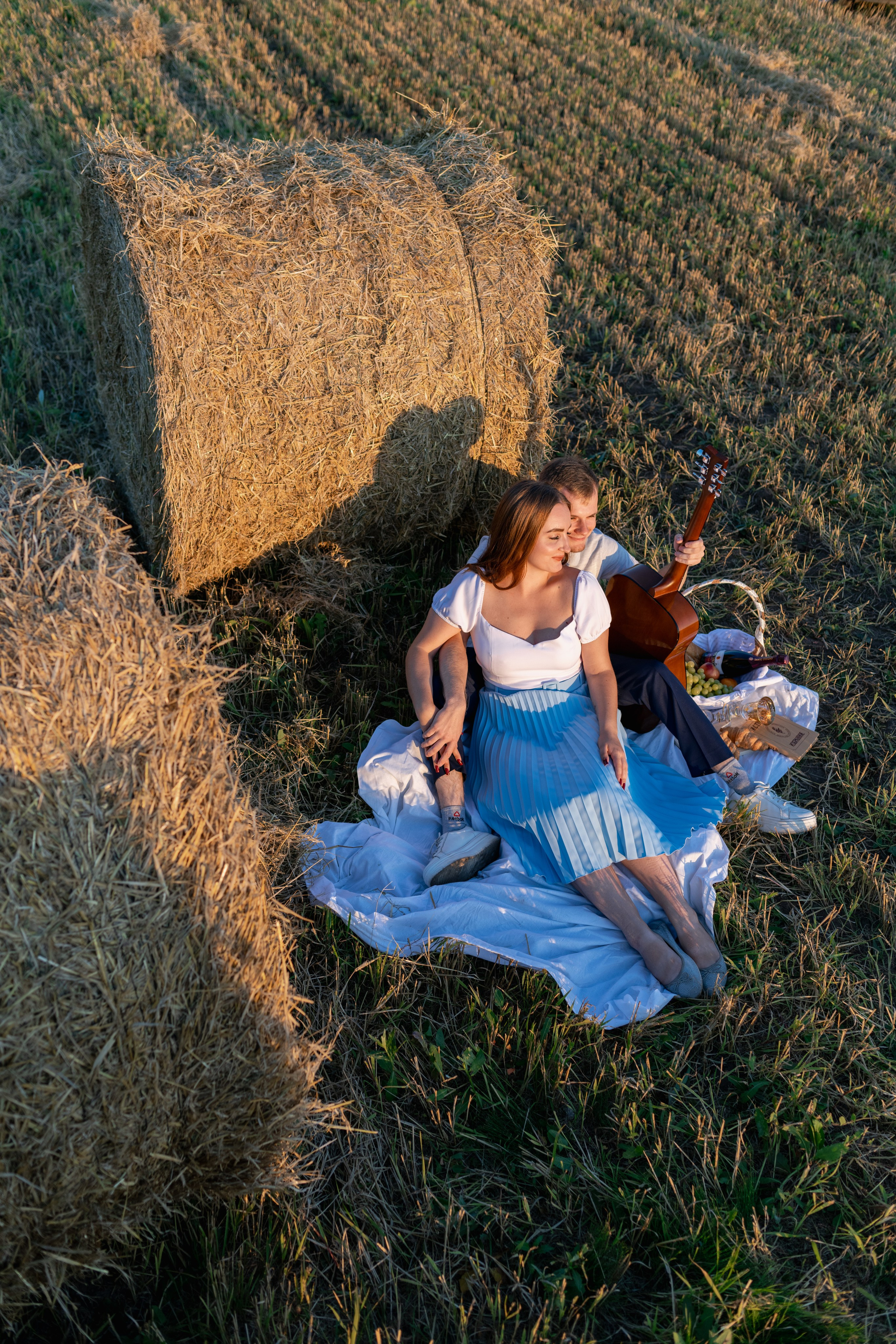 Алена + Алексей в поле с тюками. Фотограф в Москве/Зарайске Шахова Марина