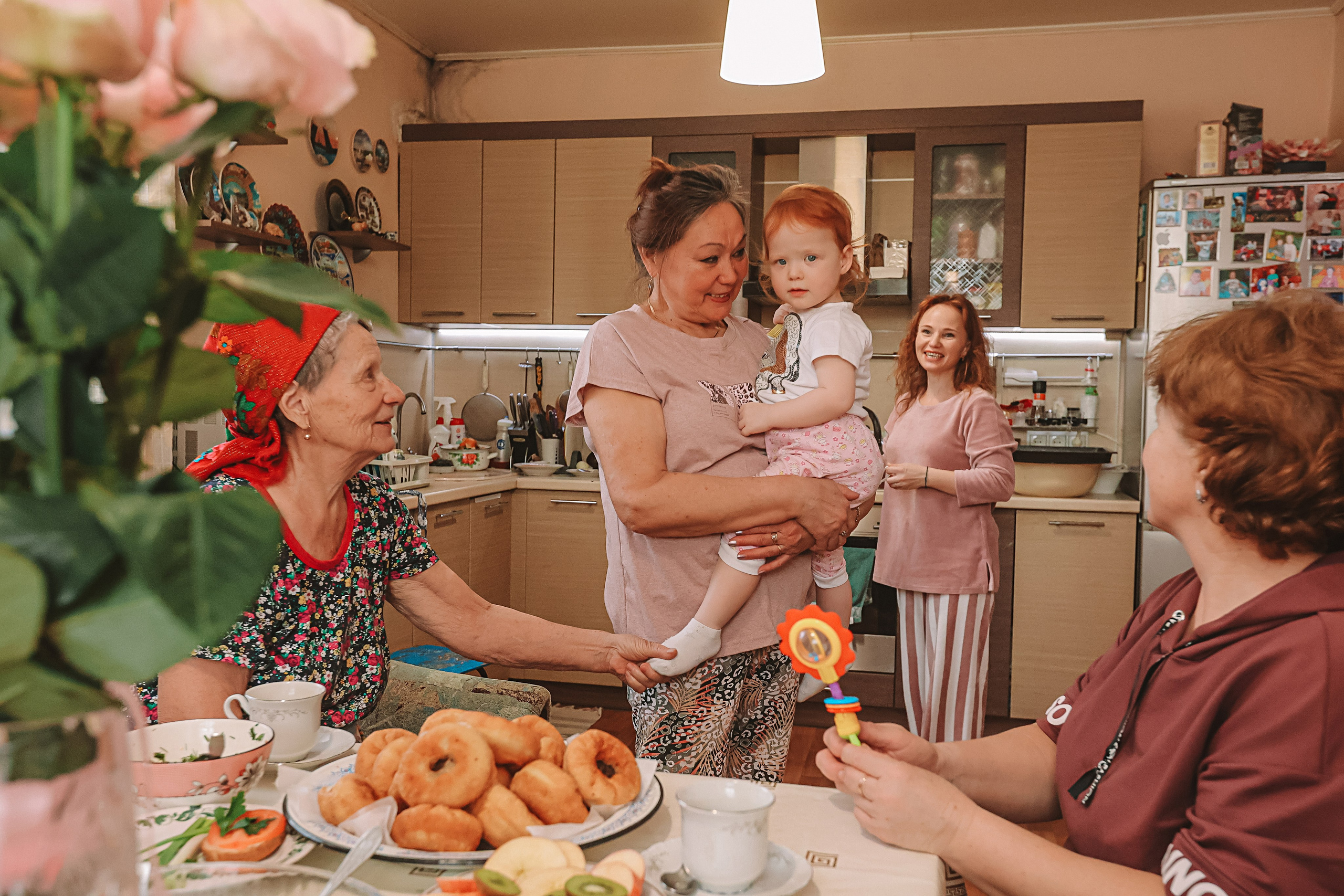 Большая семья репортаж. Семейный фотограф Тюмень, фотограф на роды Салмина Мария