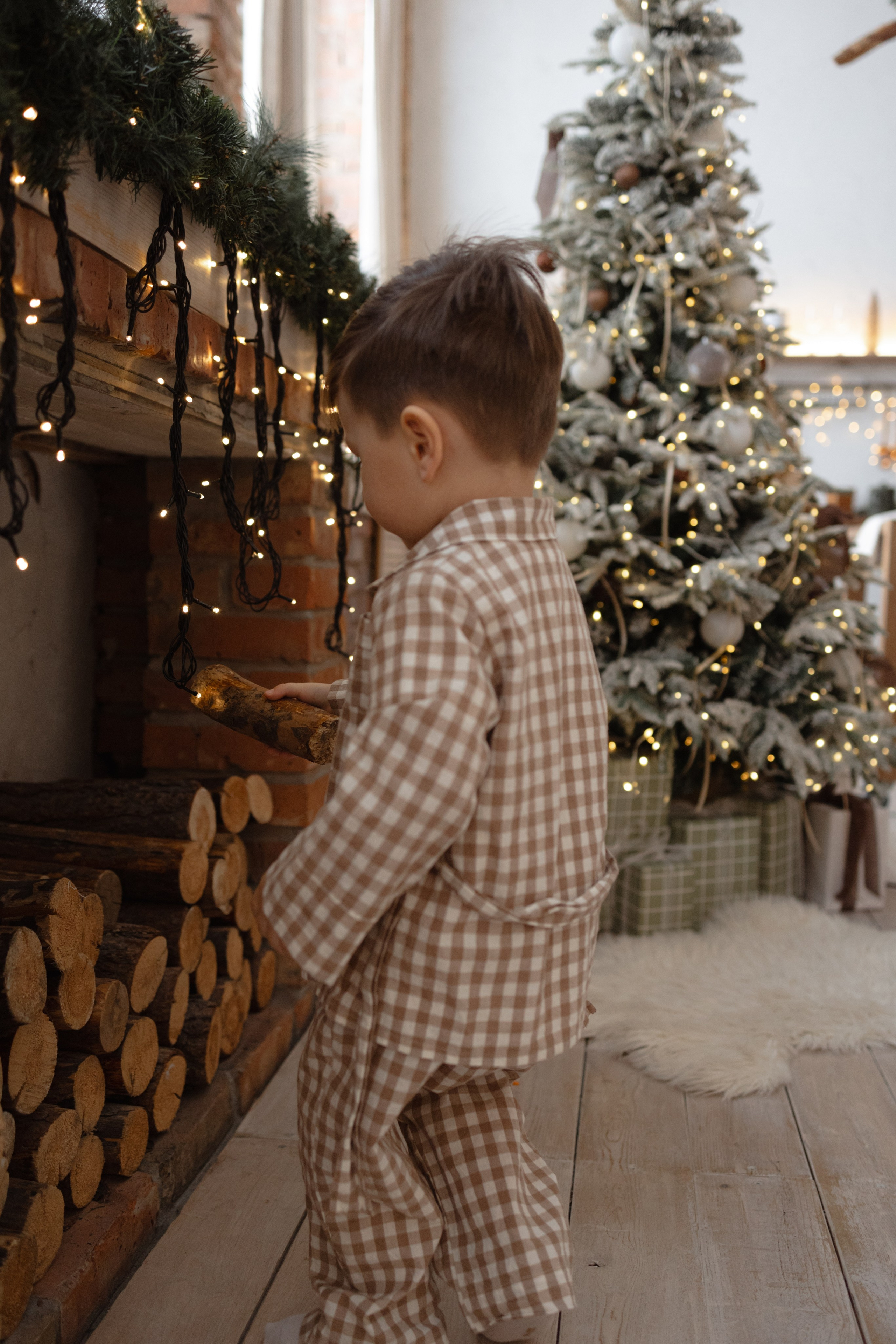 Новогодняя съемка в Историях (Большой зал). Фотограф беременности и новорожденных в Красноярске Вета Ланская