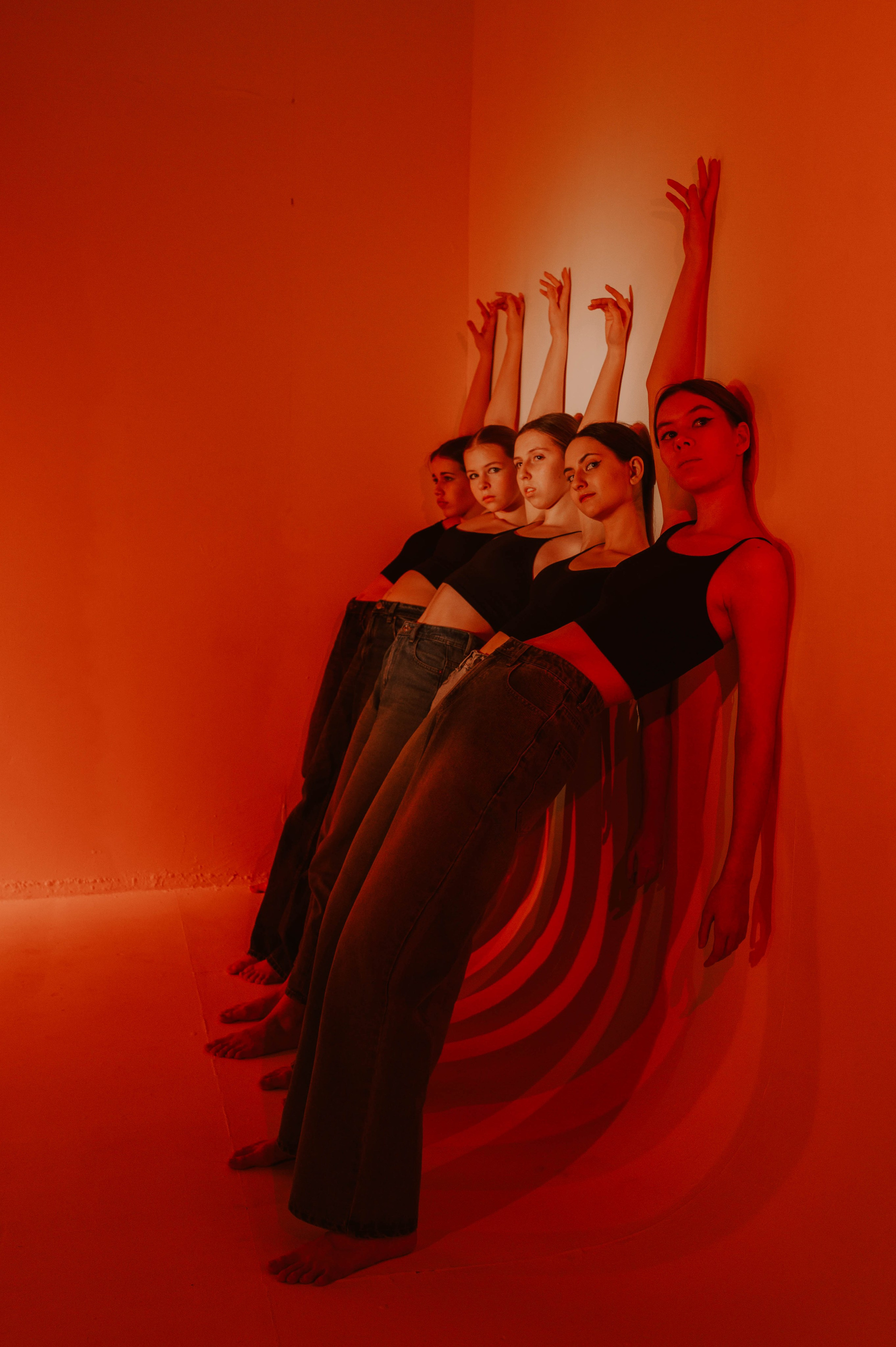 Фотосессия танцоров СПБ, фотосъемка для танцевальной школы Санкт-Петербург, танцевальная фотосессия СПб, фотосъемка танцевального коллектива. Танцевальная студия "Легенда". Фотосессия с цветным светом СПб.